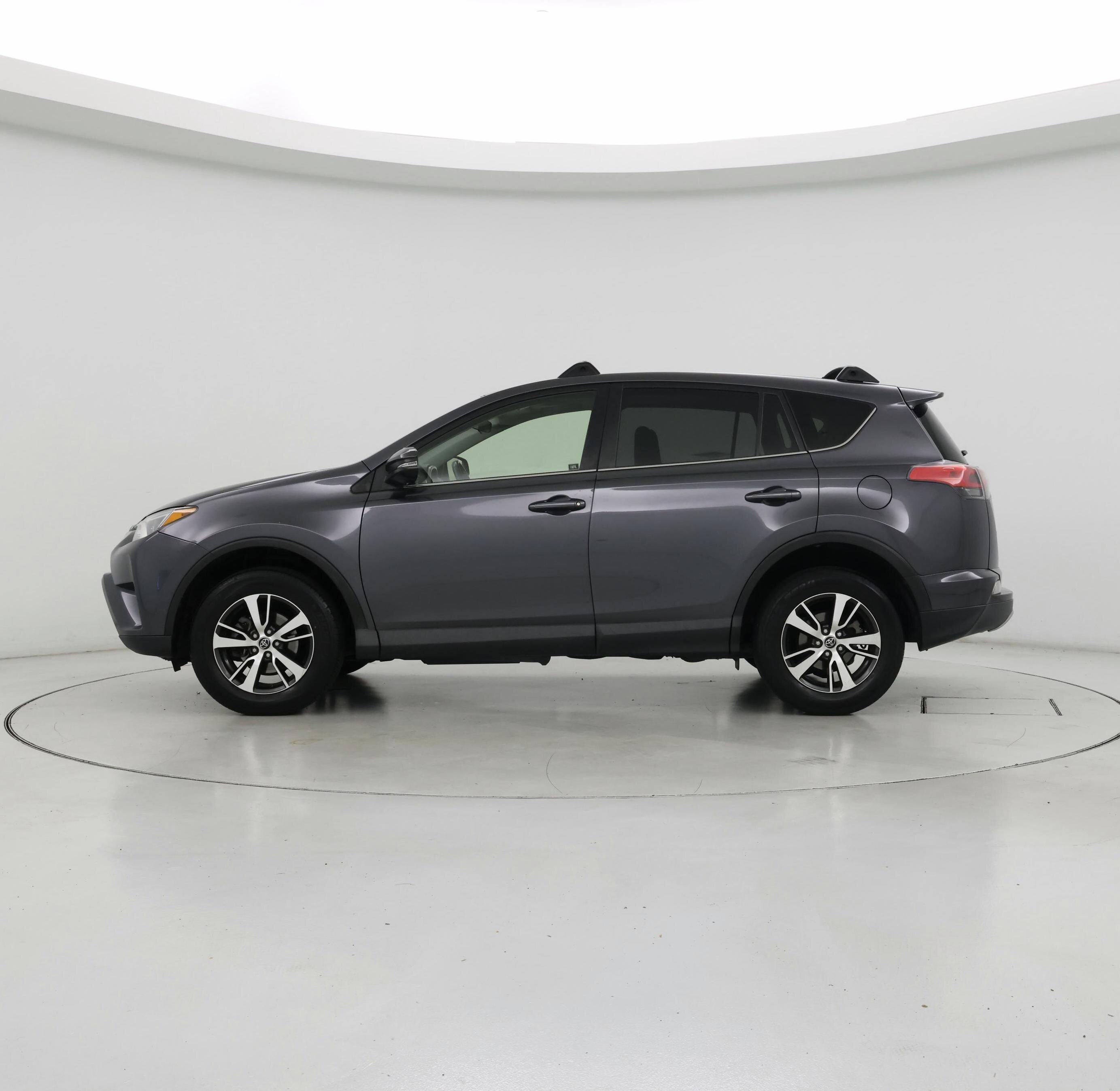 Thumbnail: 2018 Toyota RAV4 - 3