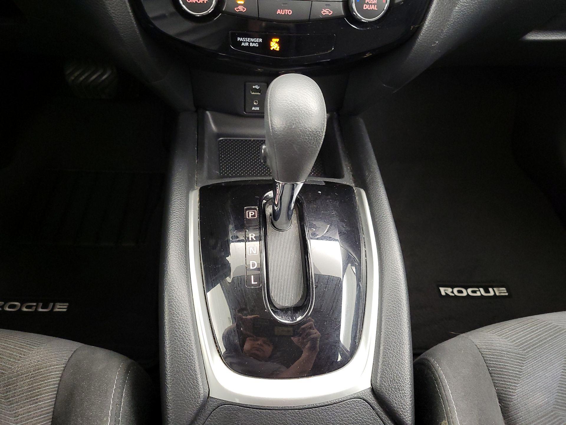 Thumbnail: 2016 Nissan Rogue - 18