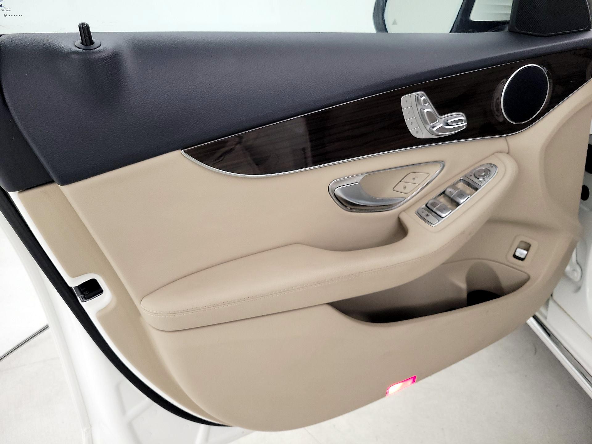 Thumbnail: 2016 Mercedes-Benz C-Class - 12