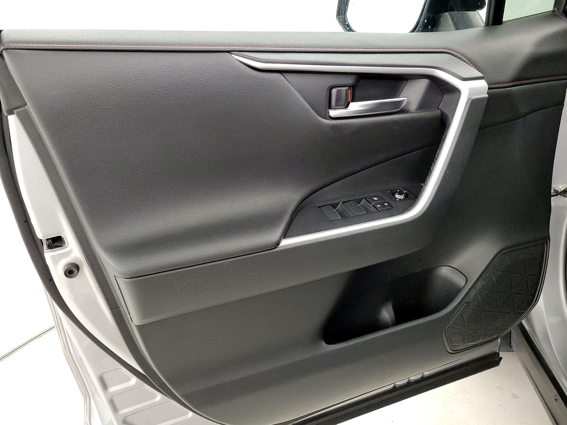 Thumbnail: 2021 Toyota RAV4 - 12