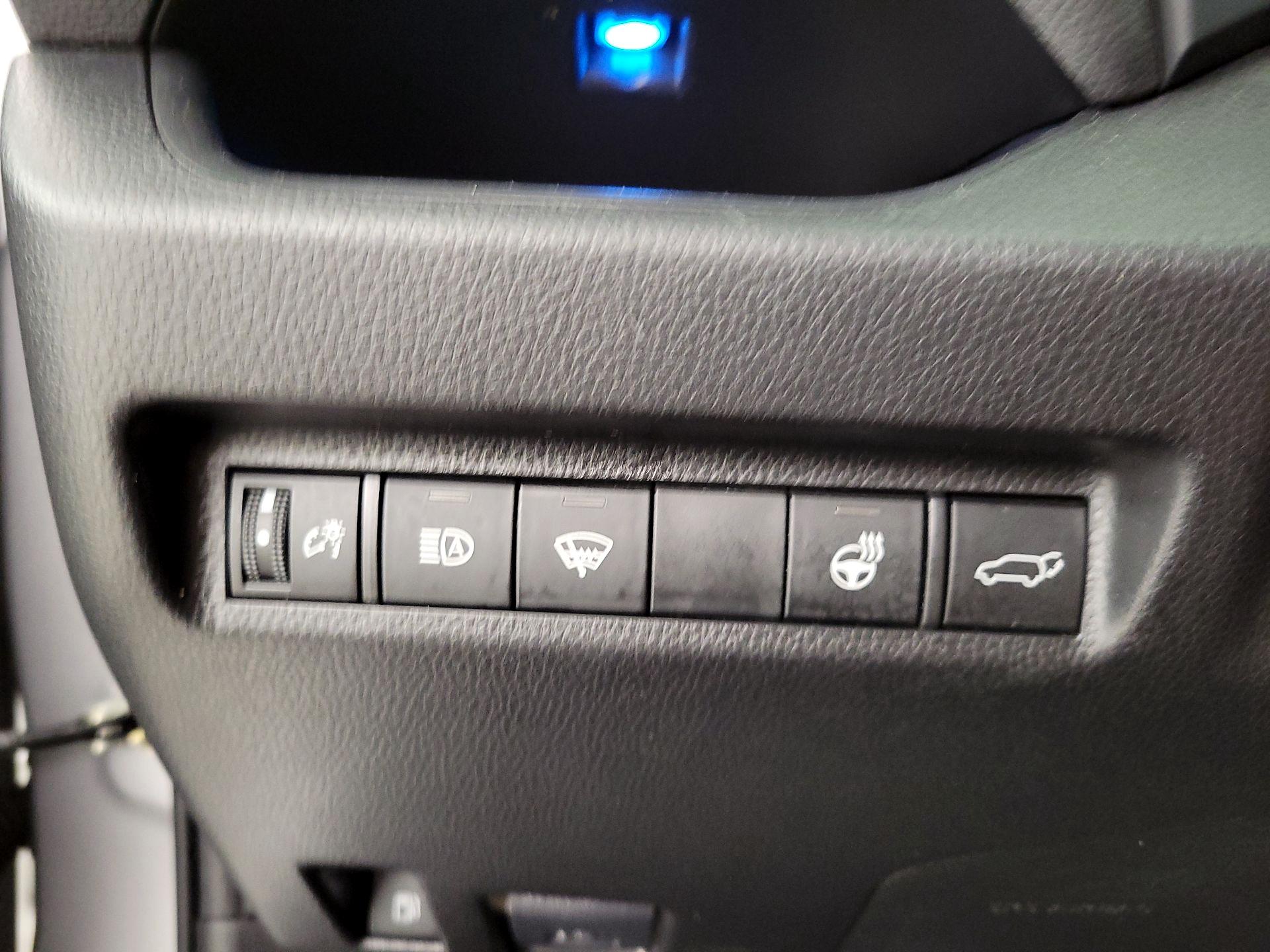 Thumbnail: 2021 Toyota RAV4 - 13