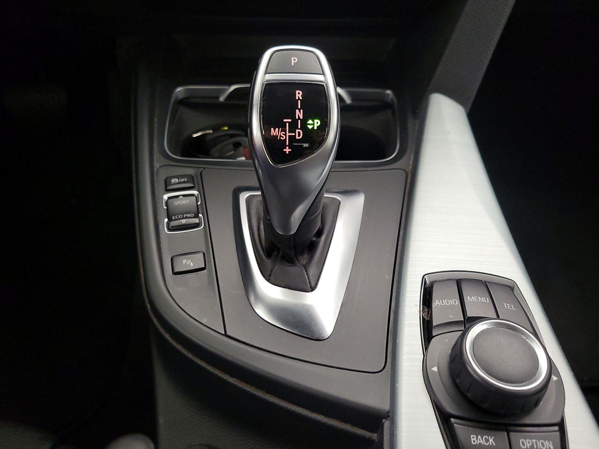 Thumbnail: 2016 BMW 3 Series - 17