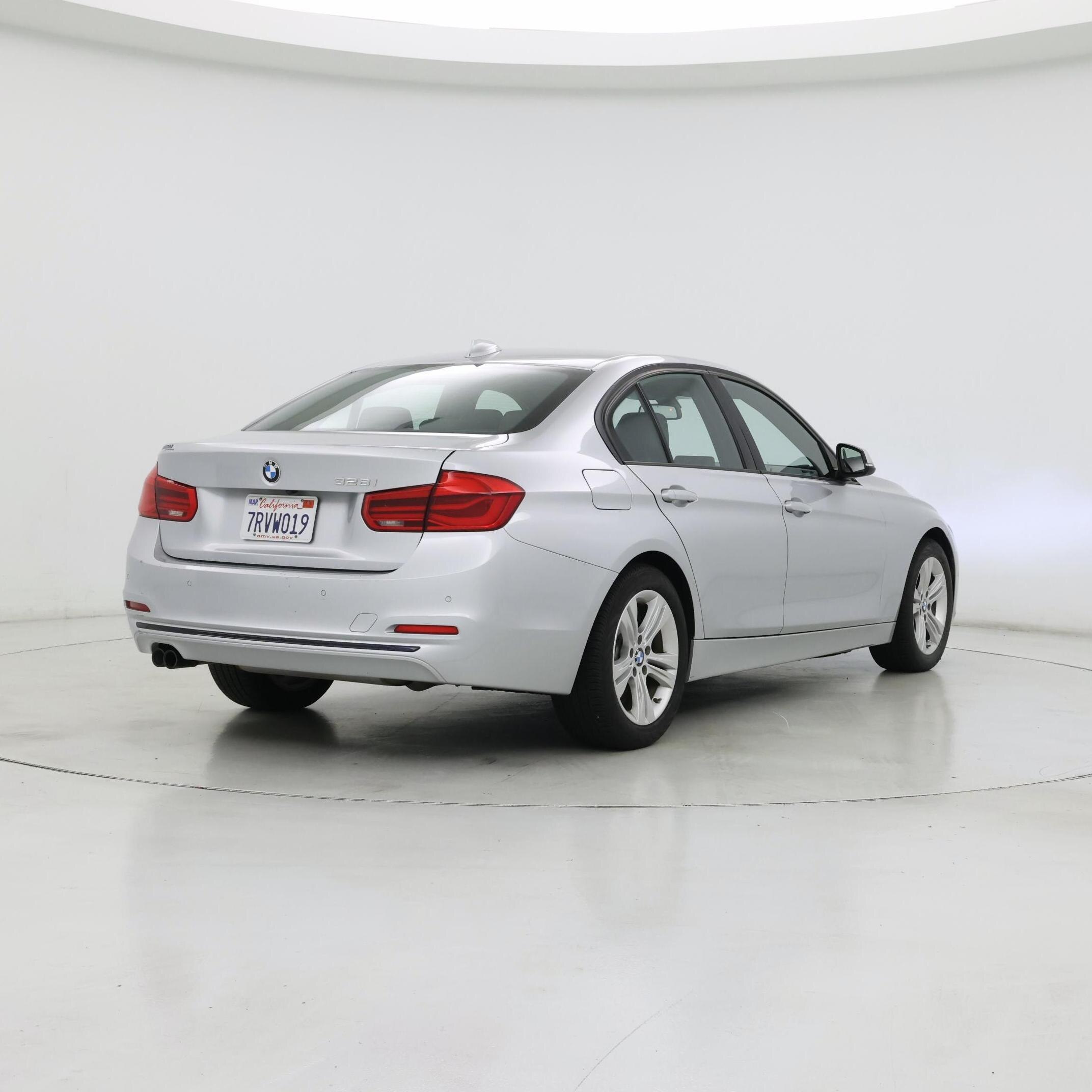 Thumbnail: 2016 BMW 3 Series - 8