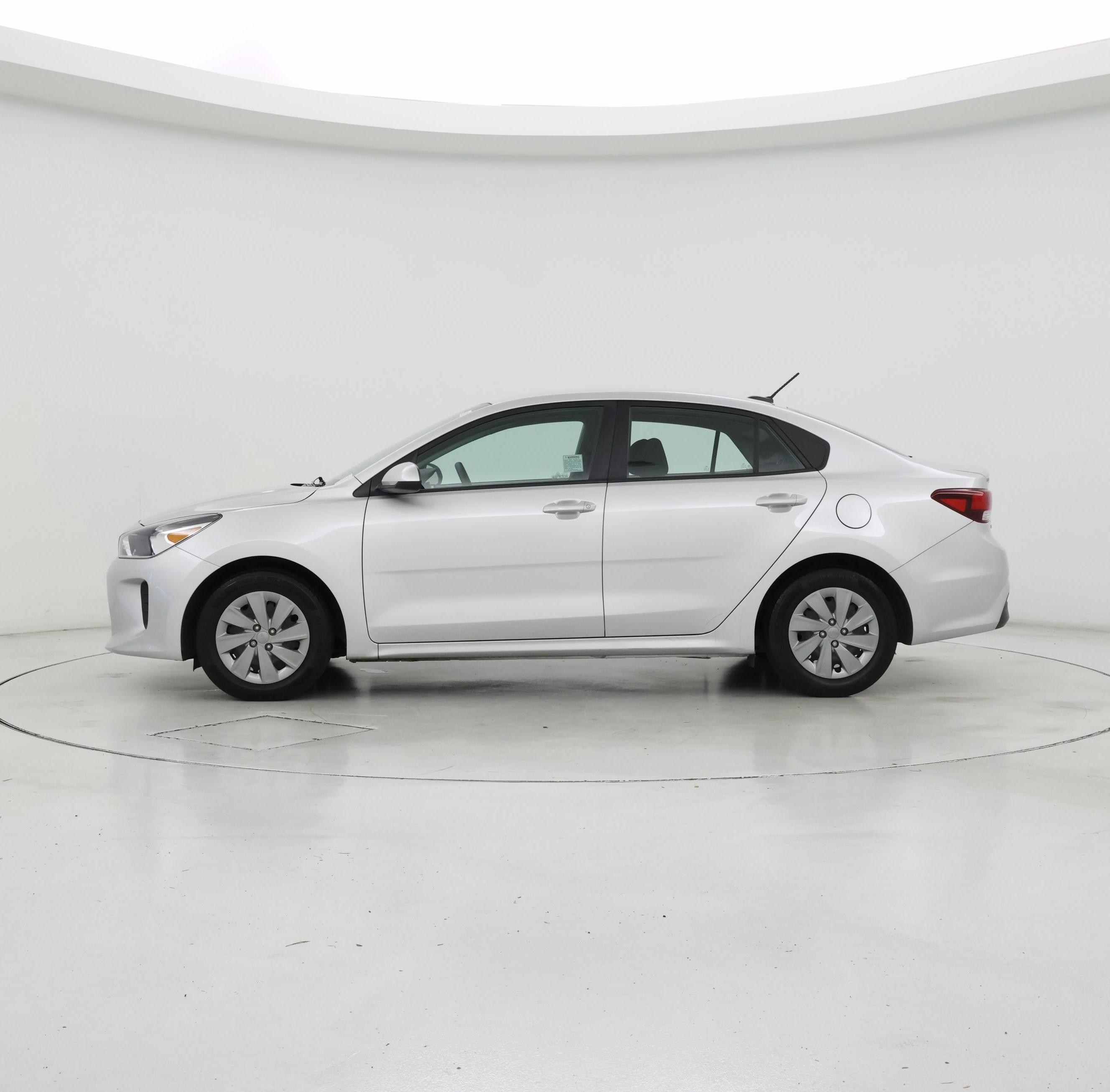 Thumbnail: 2020 Kia Rio - 3