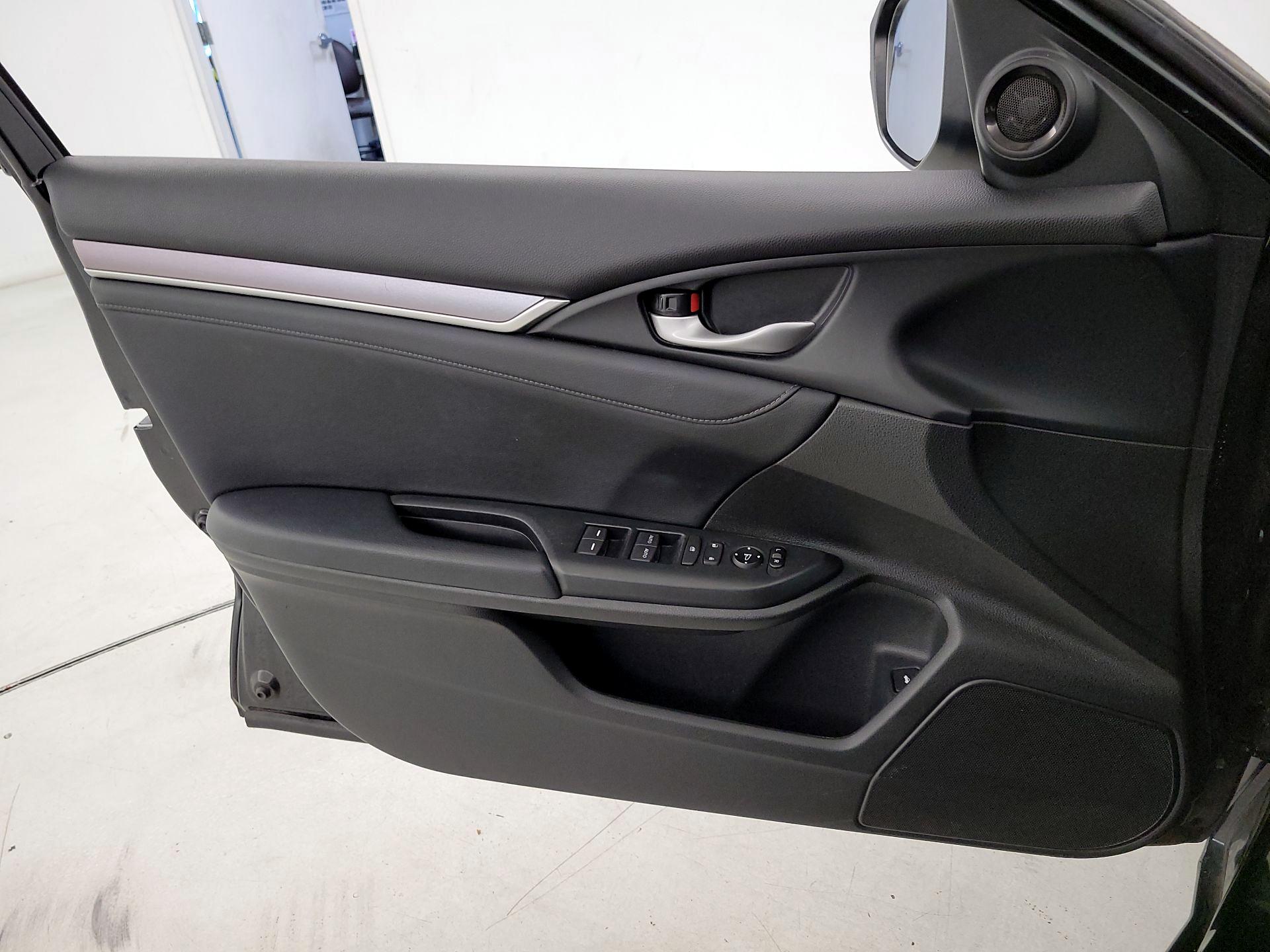 Thumbnail: 2016 Honda Civic - 12