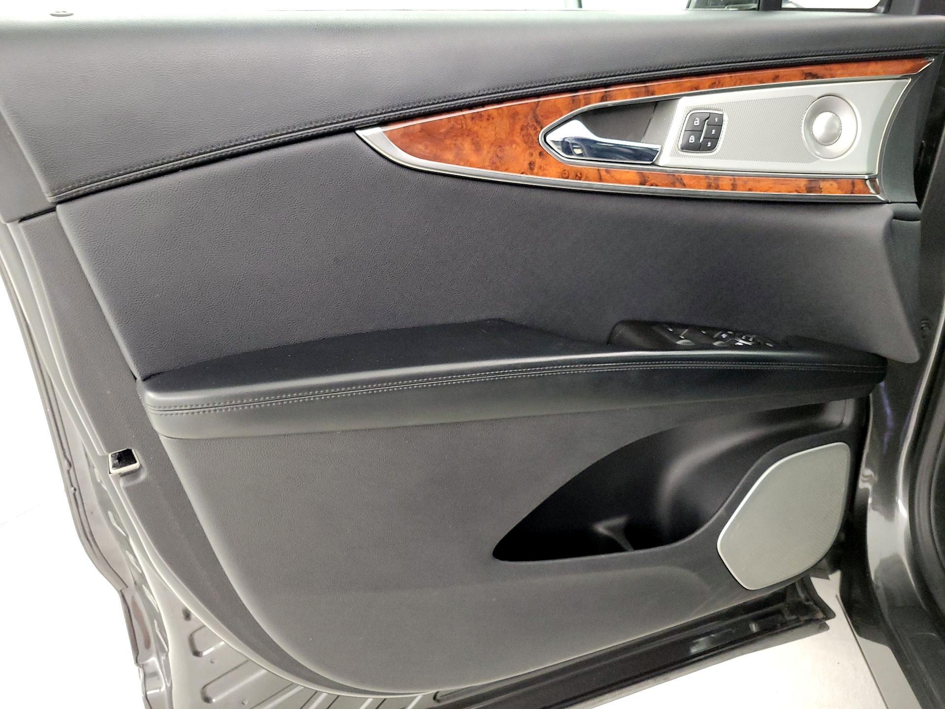 Thumbnail: 2019 Lincoln Nautilus - 12