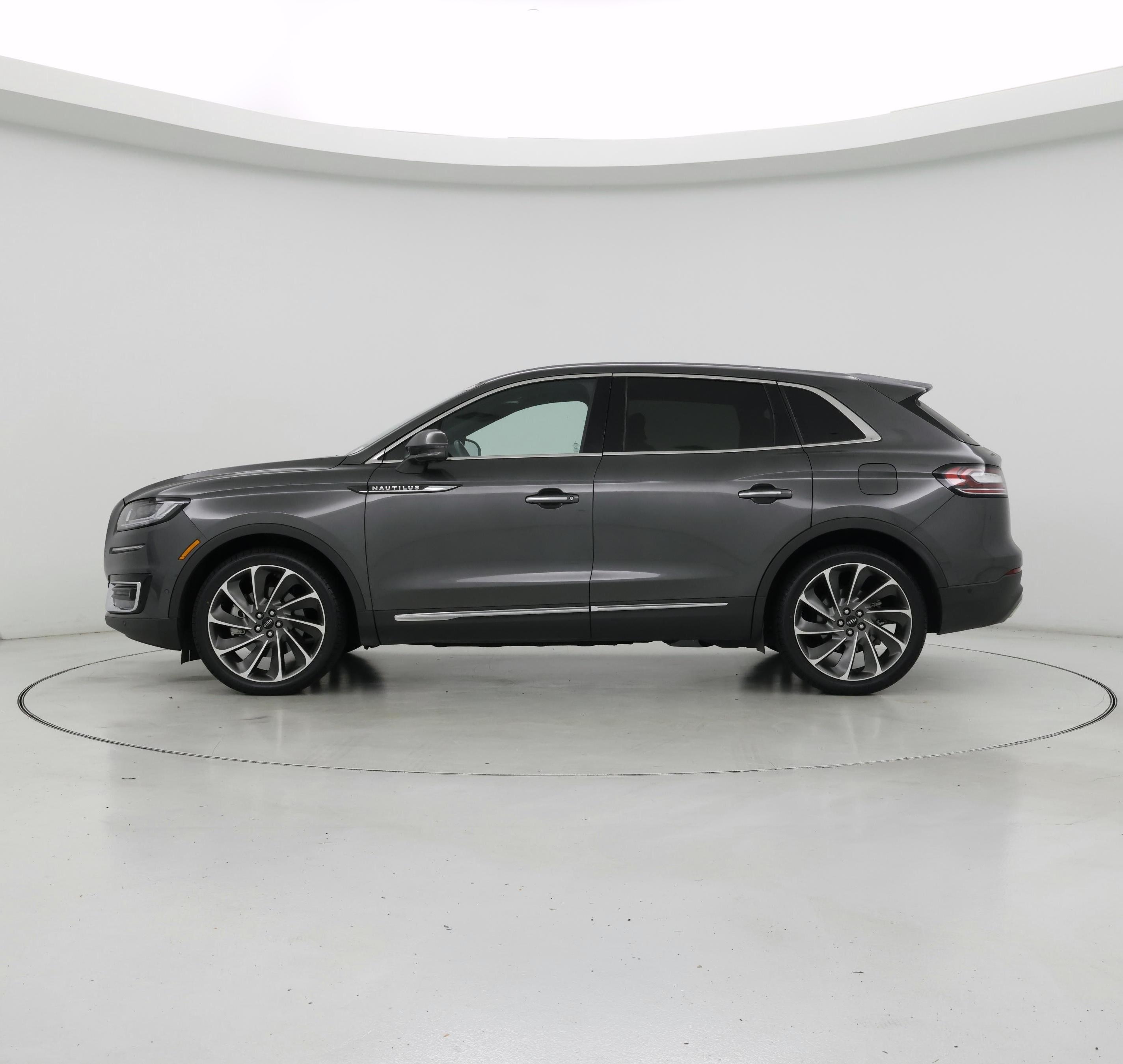 Thumbnail: 2019 Lincoln Nautilus - 3