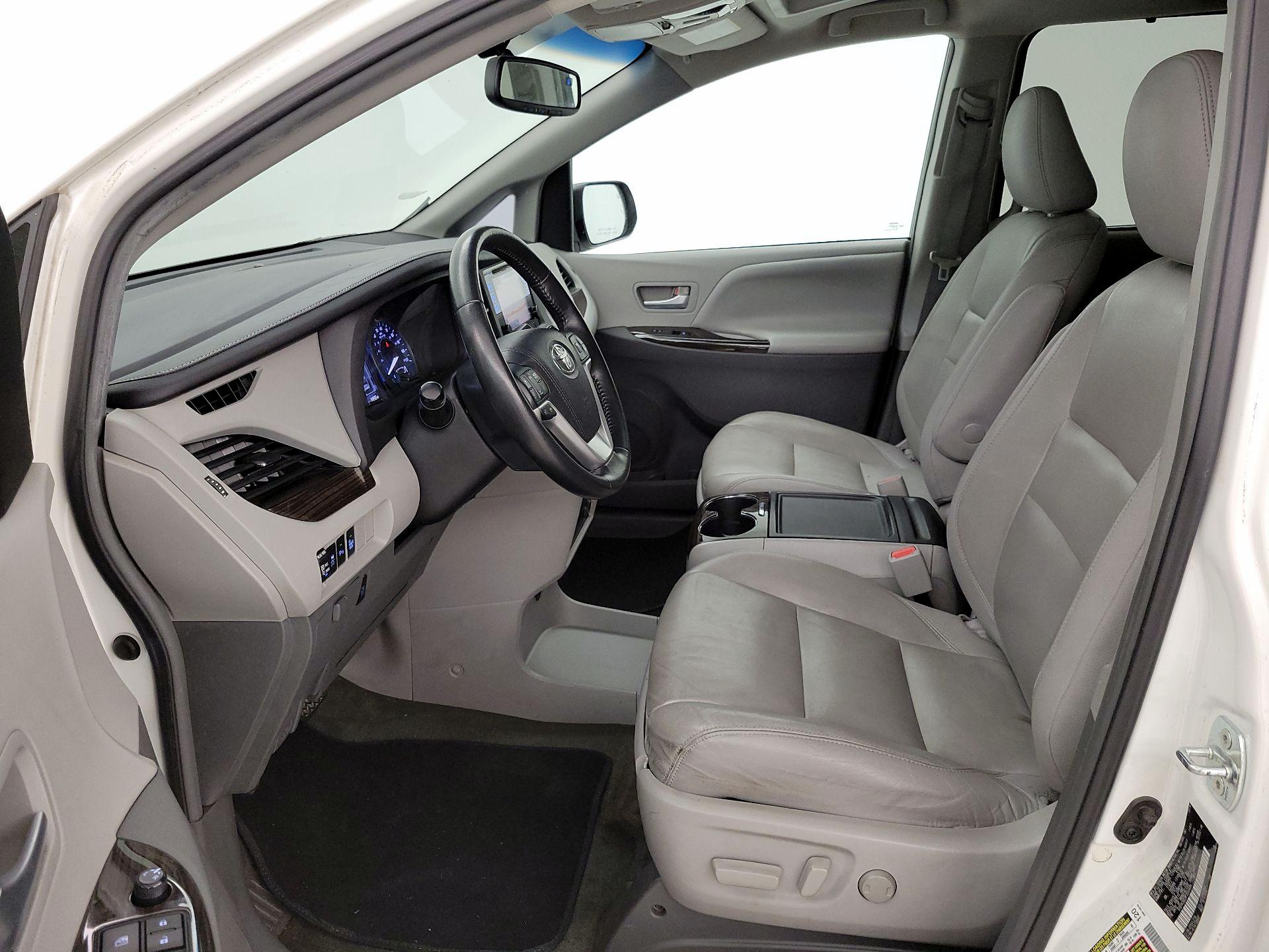 Thumbnail: 2015 Toyota Sienna - 11