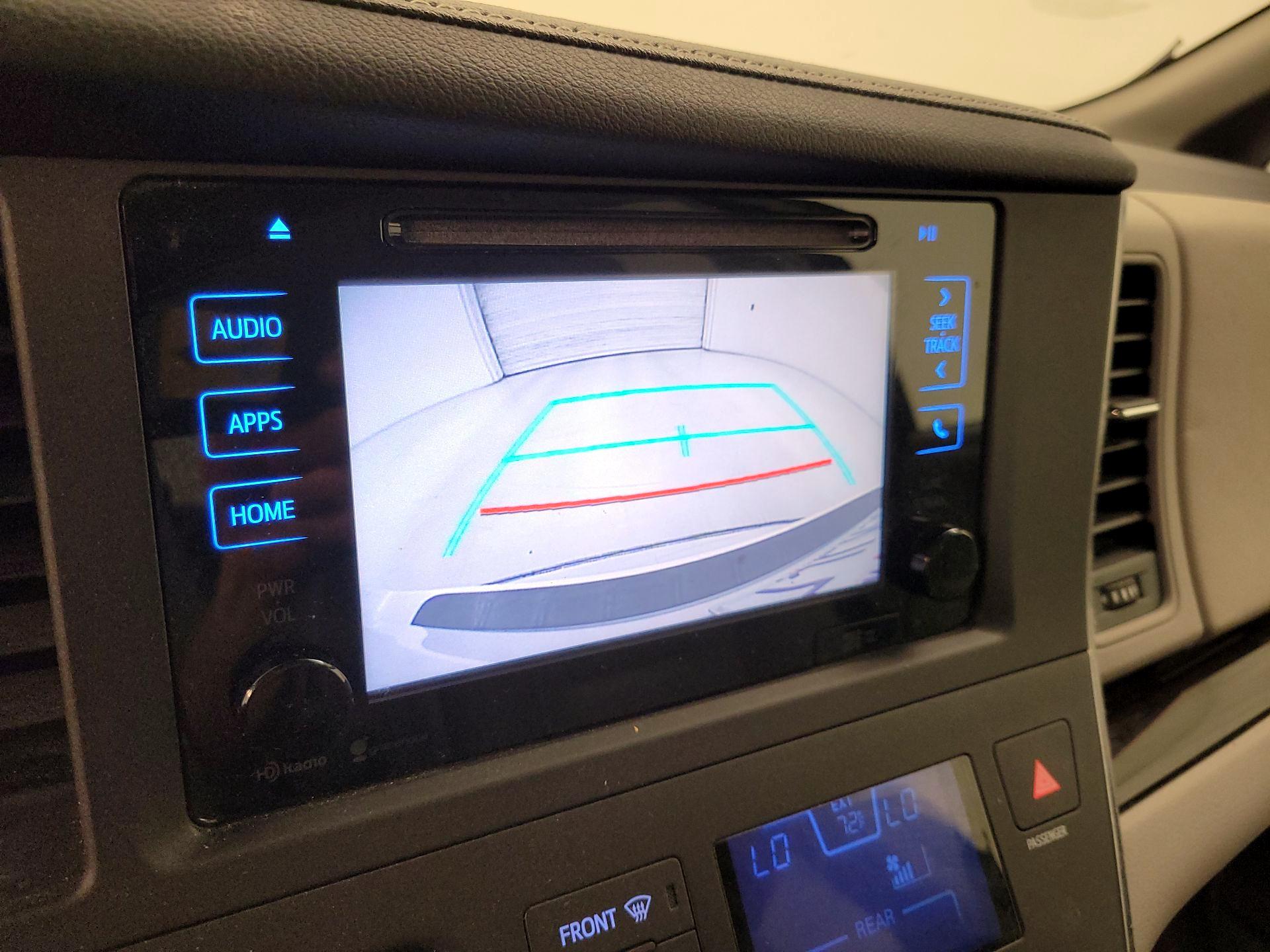 Thumbnail: 2015 Toyota Sienna - 15