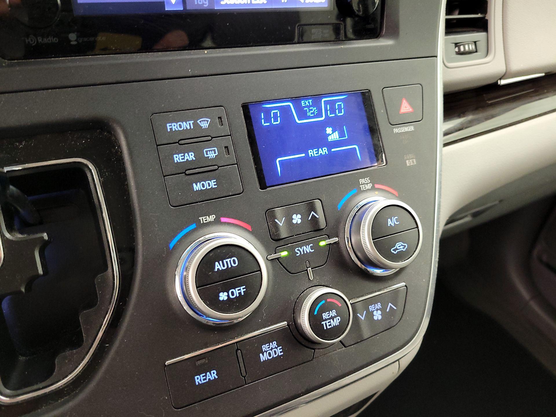 Thumbnail: 2015 Toyota Sienna - 17