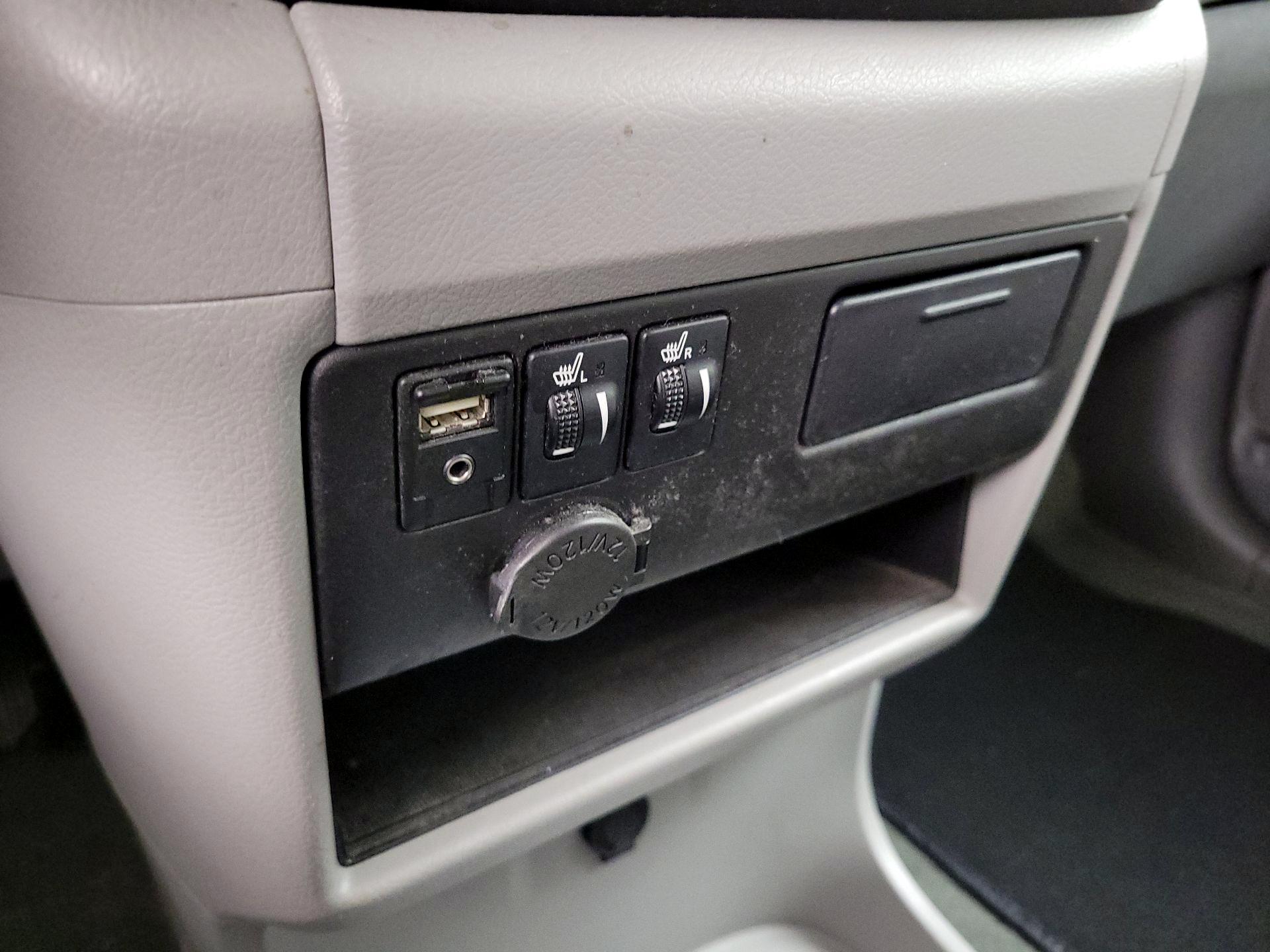 Thumbnail: 2015 Toyota Sienna - 19