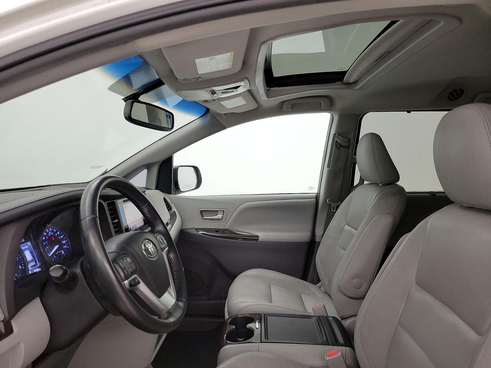 Thumbnail: 2015 Toyota Sienna - 20