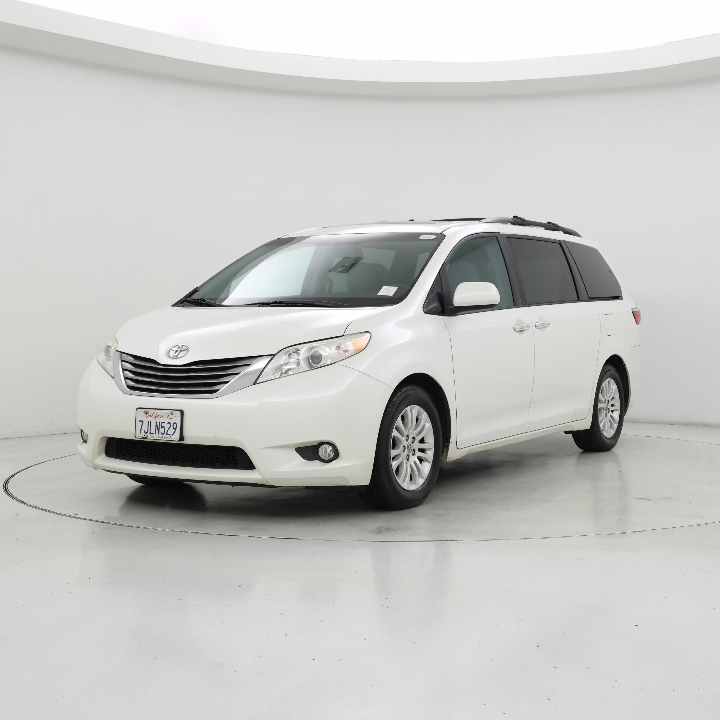 Thumbnail: 2015 Toyota Sienna - 4