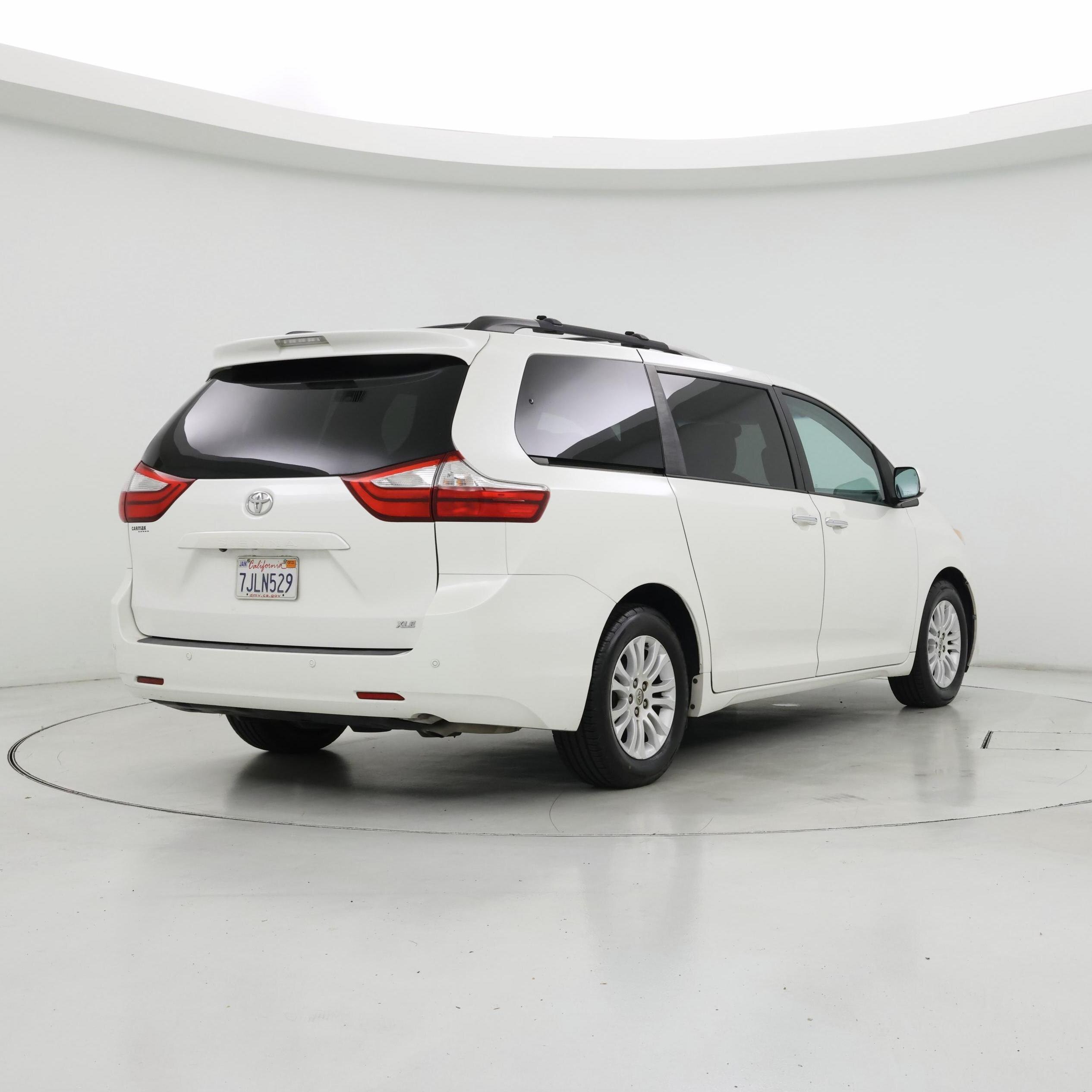 Thumbnail: 2015 Toyota Sienna - 8