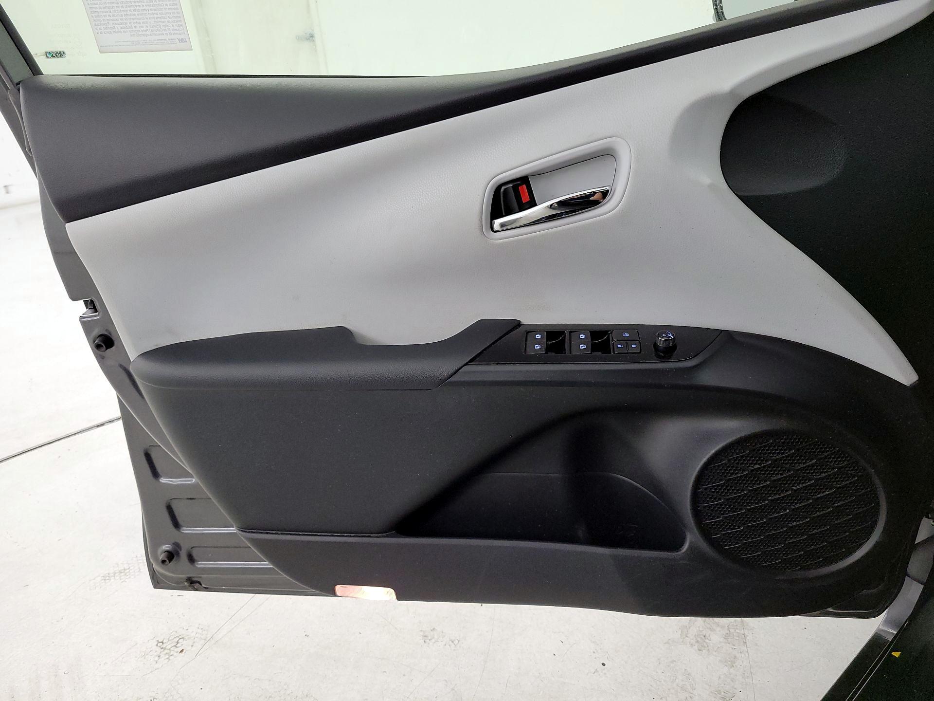 Thumbnail: 2016 Toyota Prius - 12