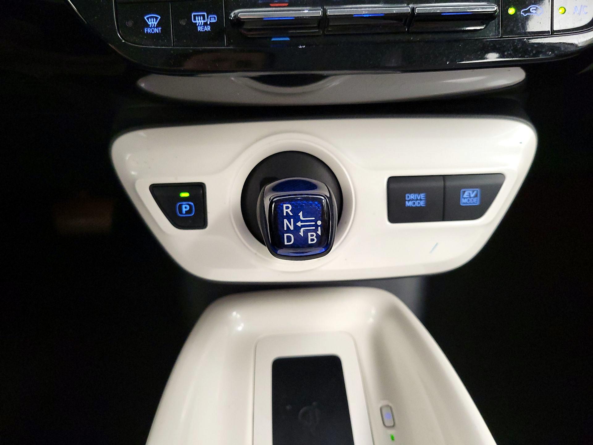 Thumbnail: 2016 Toyota Prius - 18
