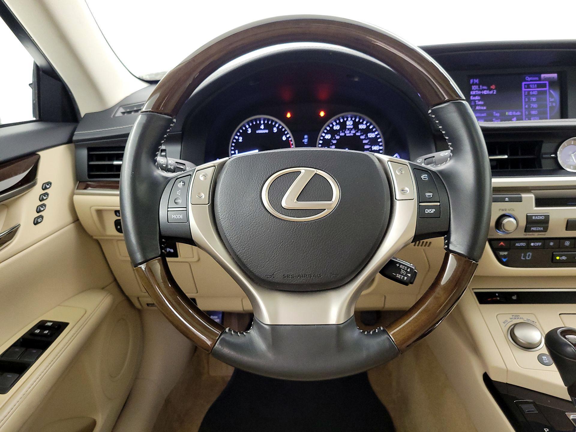 Thumbnail: 2013 Lexus ES - 10