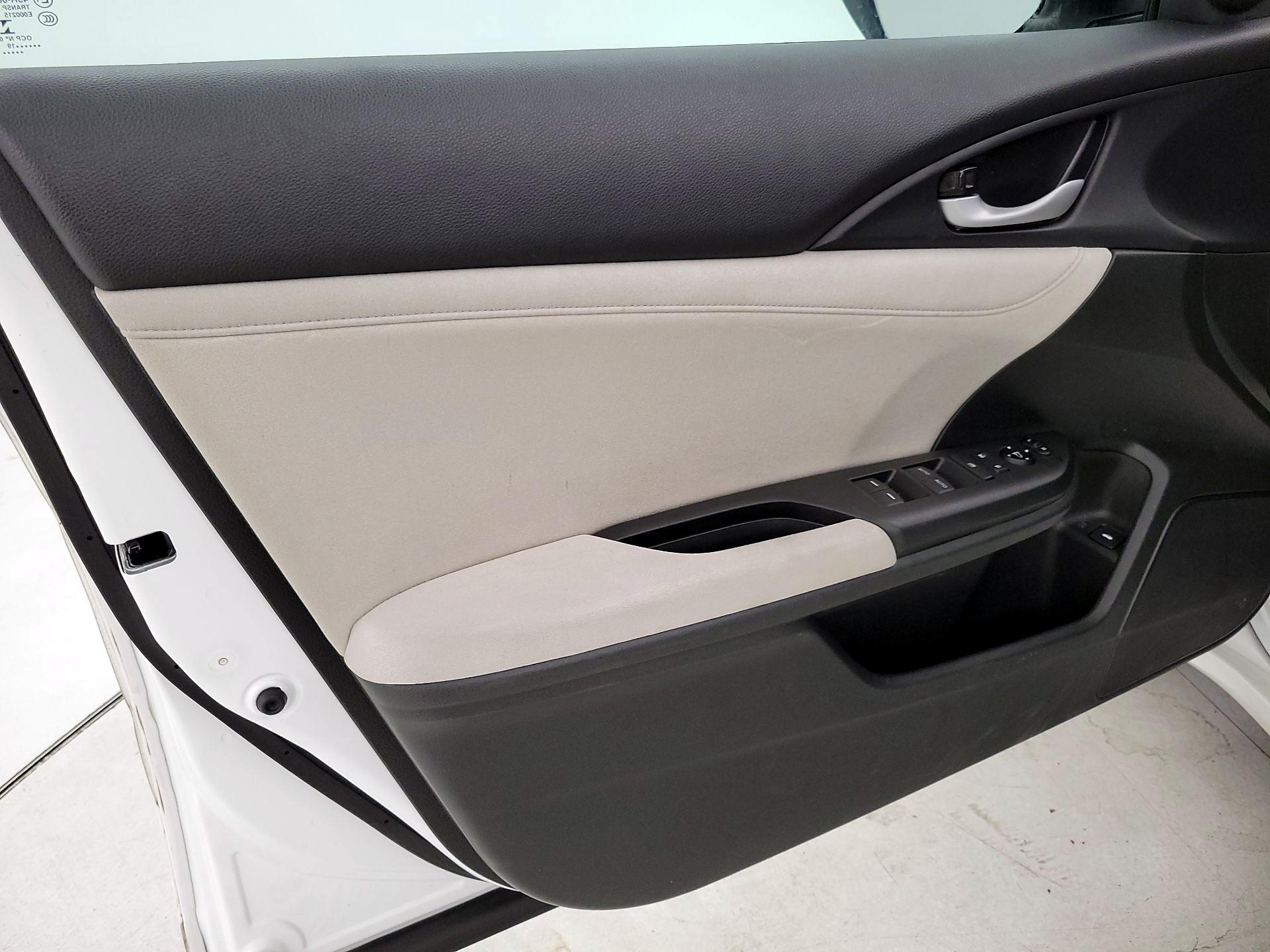 Thumbnail: 2019 Honda Insight - 12