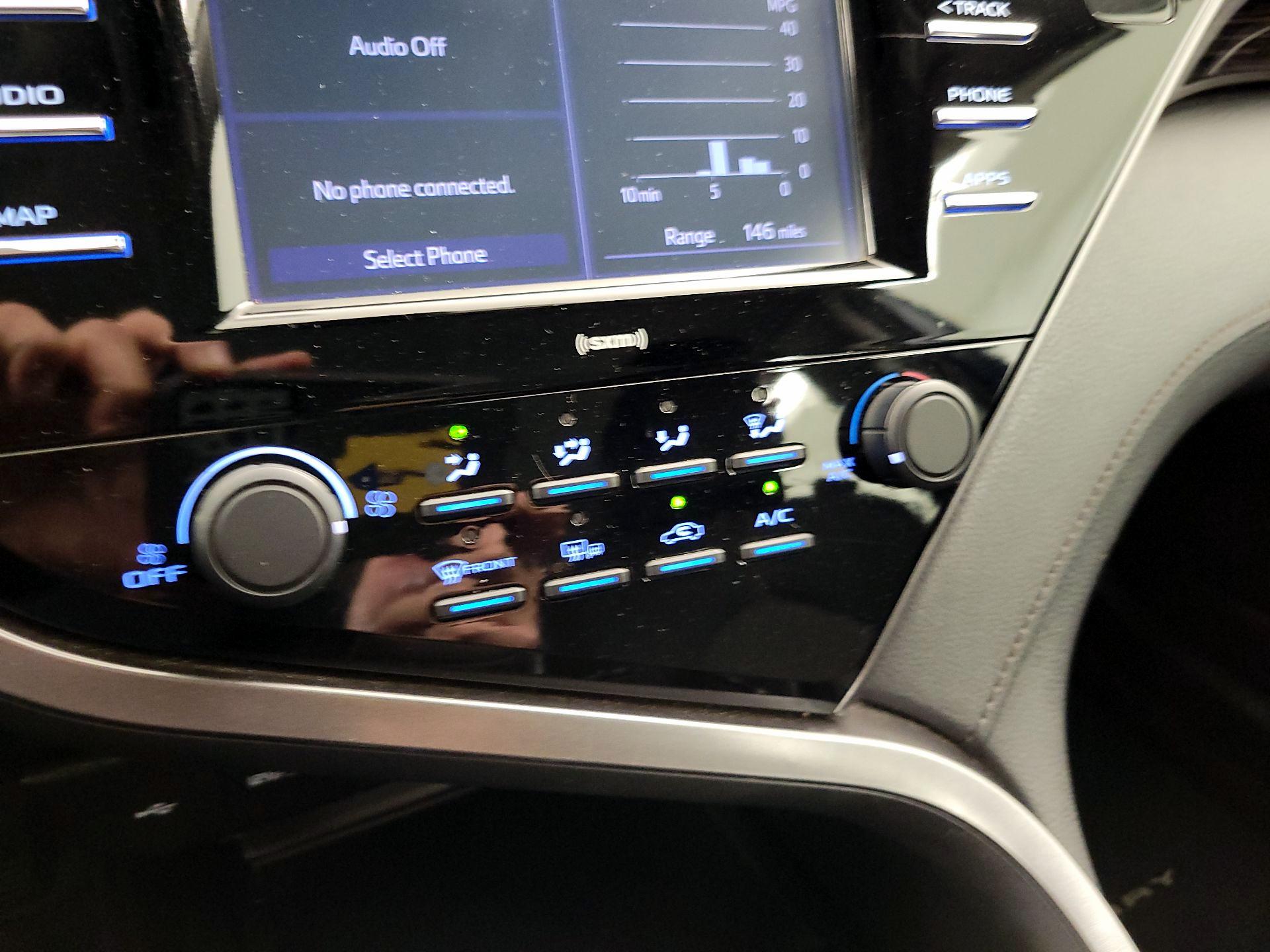 Thumbnail: 2020 Toyota Camry - 16