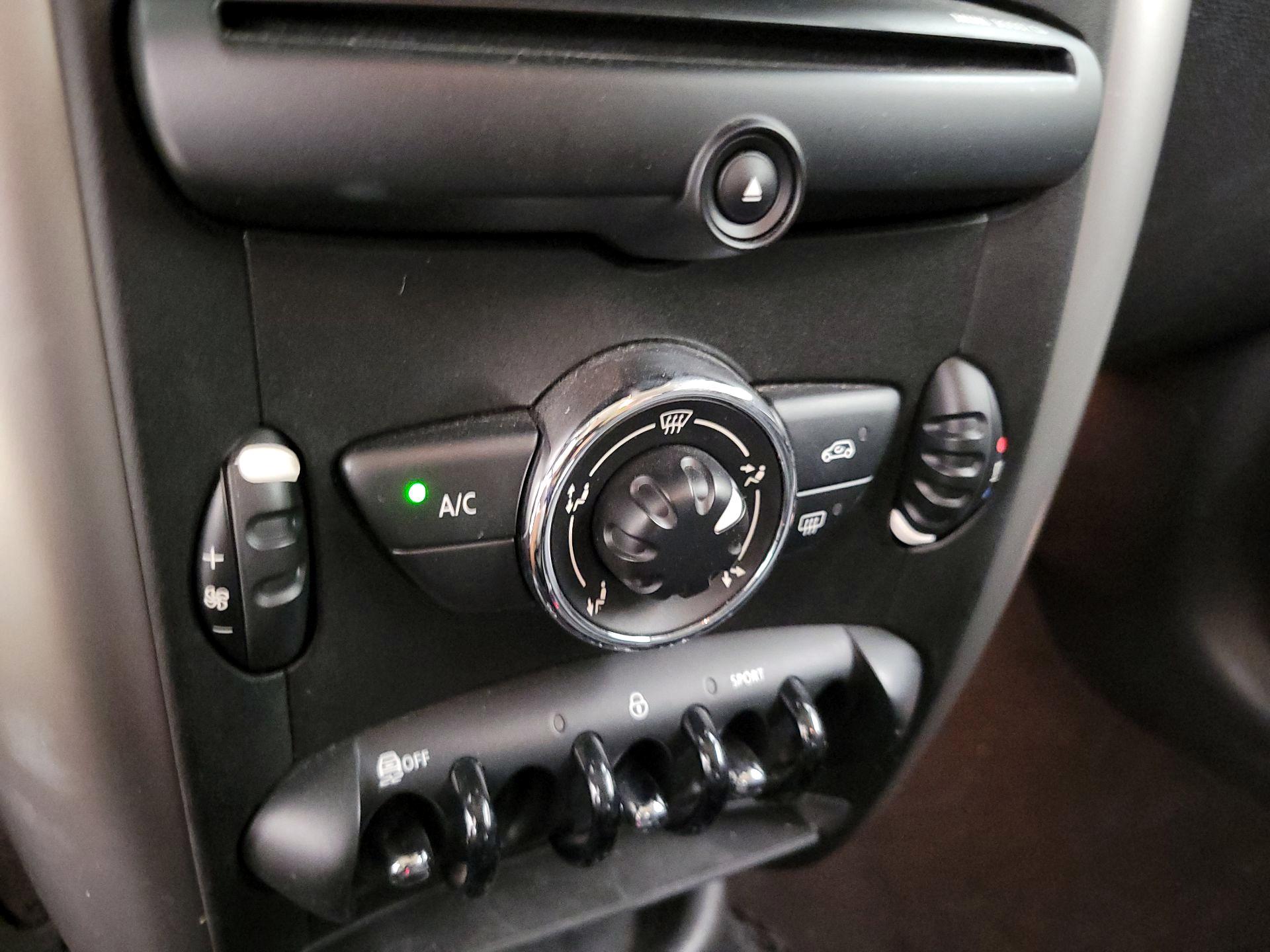 Thumbnail: 2014 MINI Cooper Countryman - 14