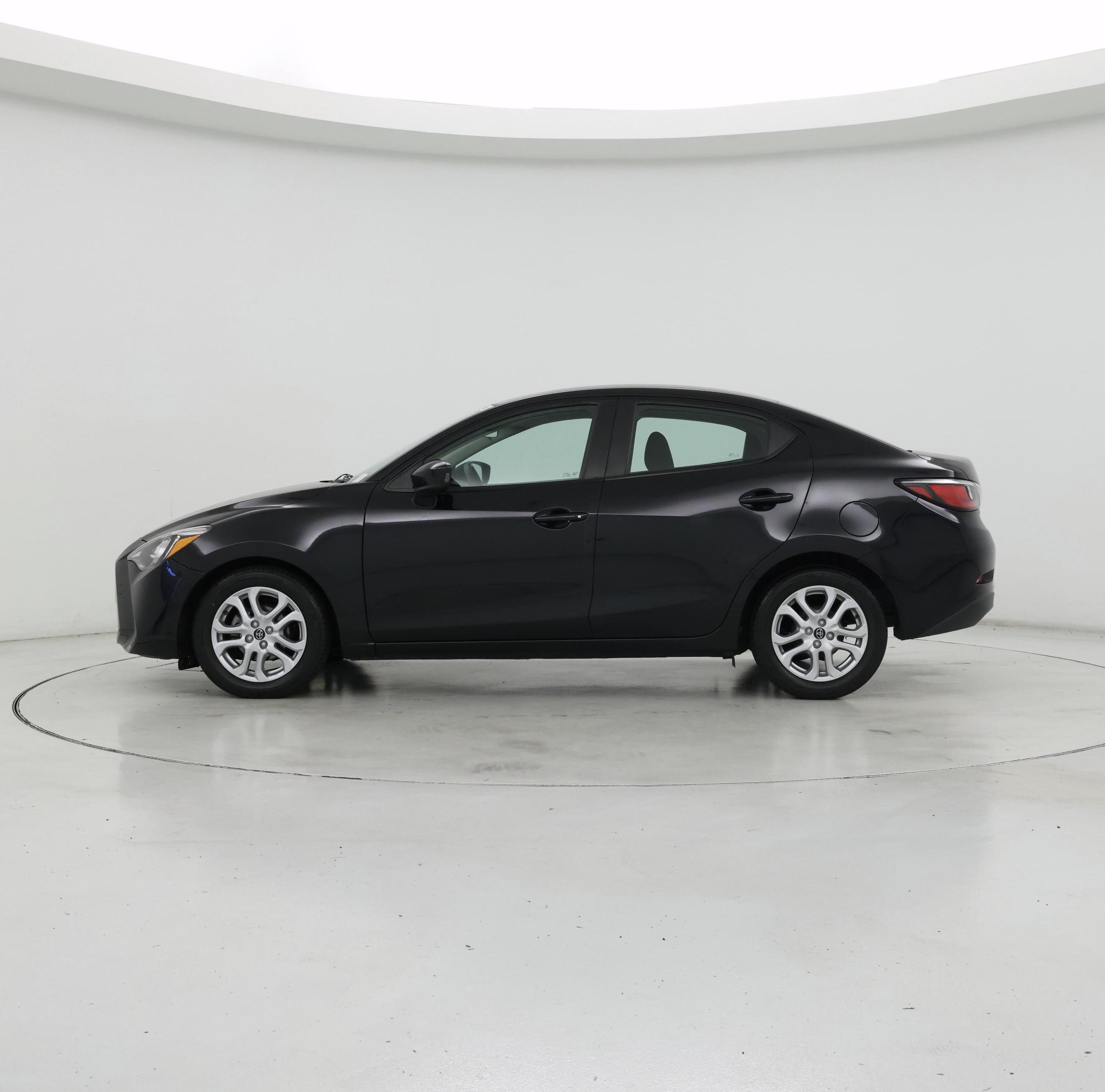 Thumbnail: 2018 Toyota Yaris iA - 3
