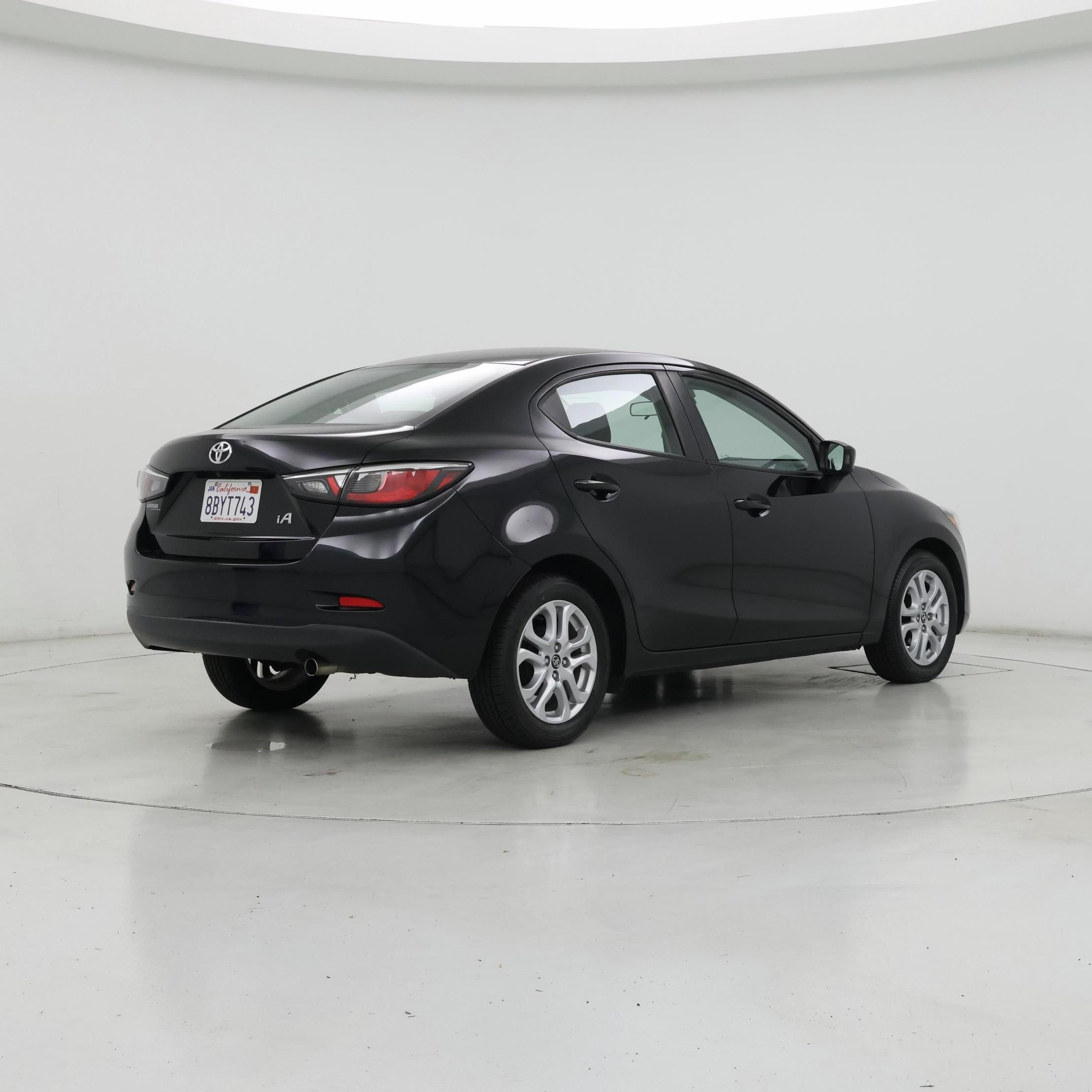 Thumbnail: 2018 Toyota Yaris iA - 8