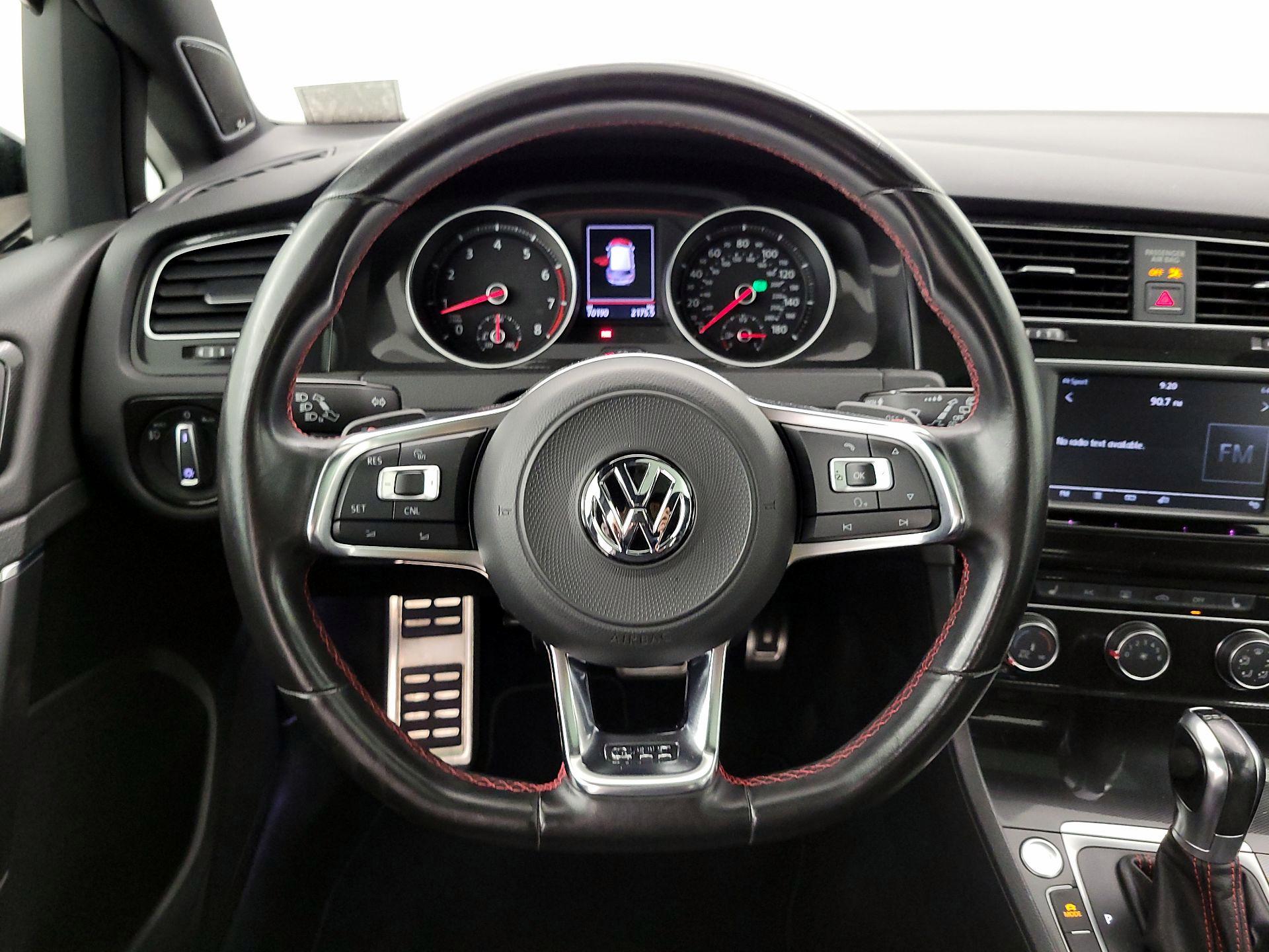 Thumbnail: 2017 Volkswagen Golf - 10