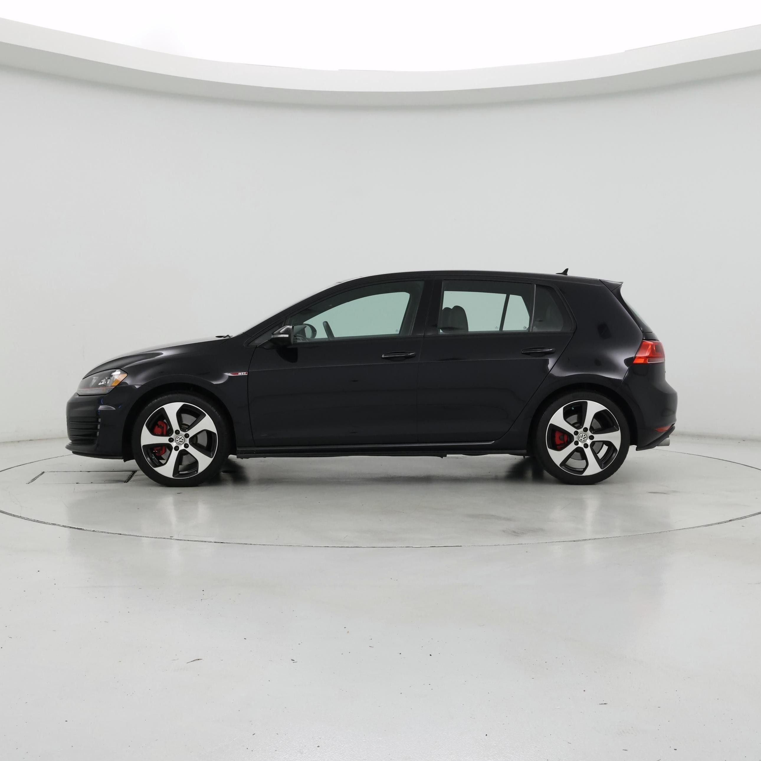 Thumbnail: 2017 Volkswagen Golf - 3