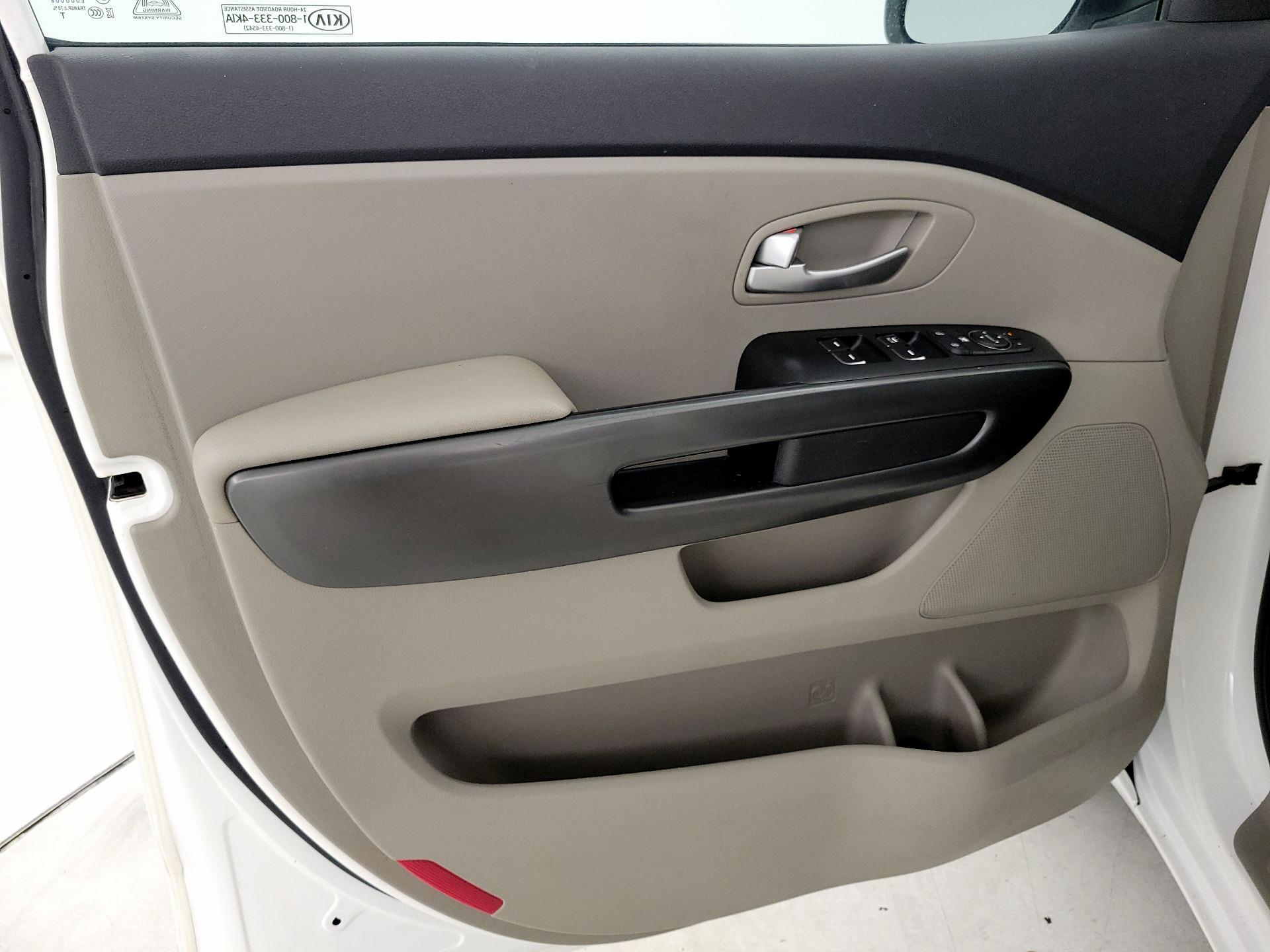 Thumbnail: 2020 Kia Sedona - 12