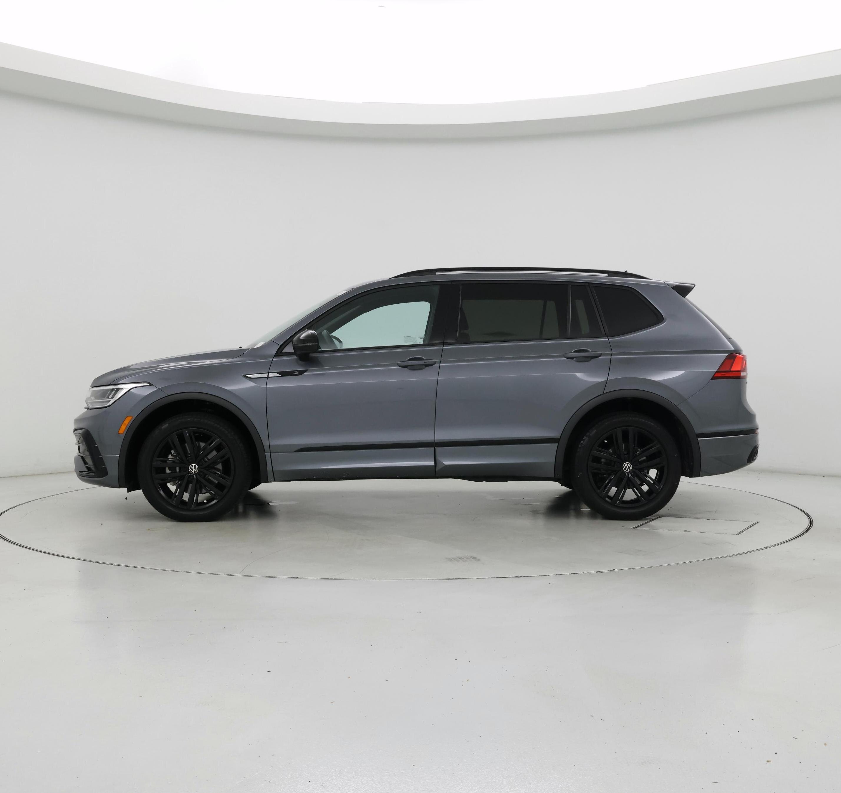 Thumbnail: 2022 Volkswagen Tiguan - 3
