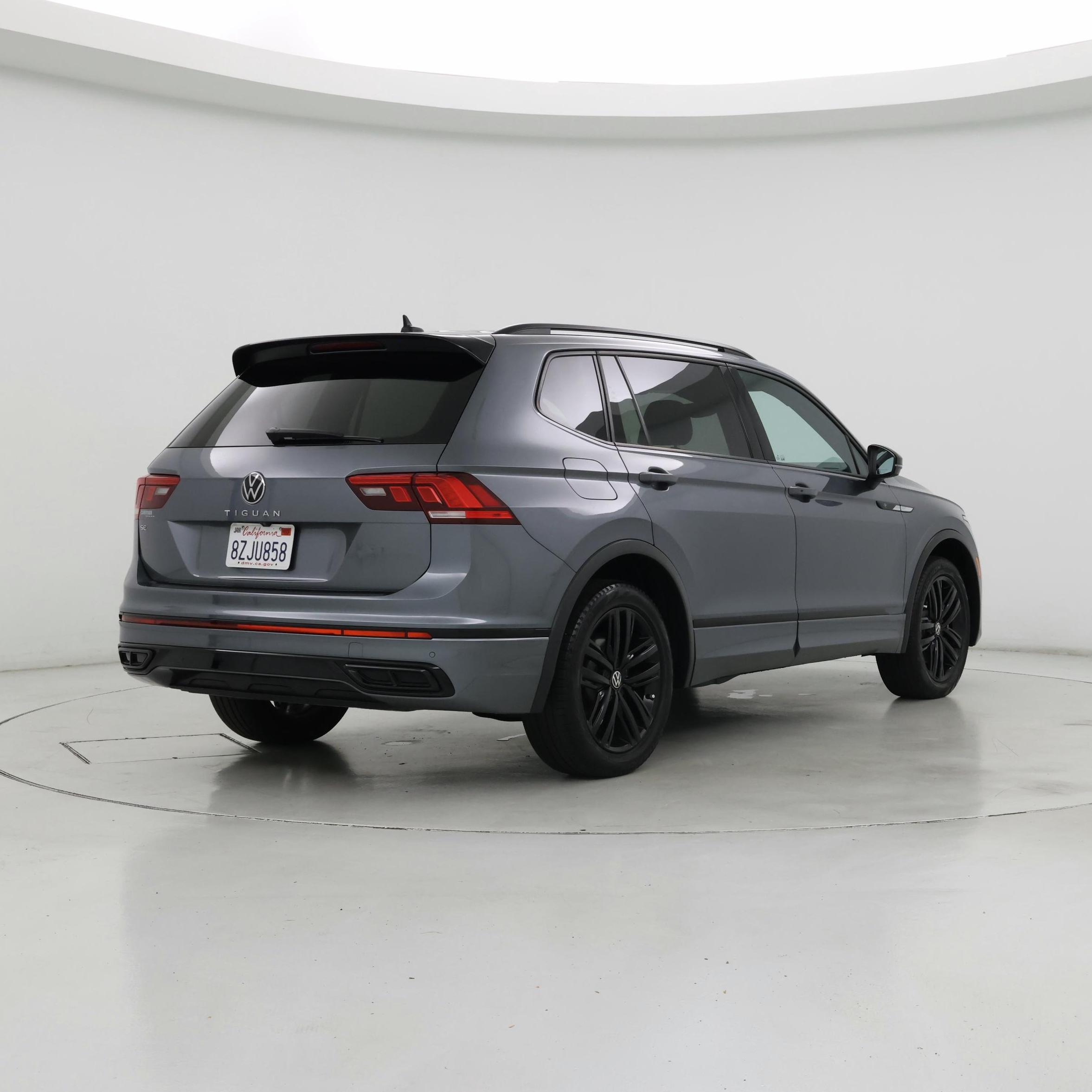 Thumbnail: 2022 Volkswagen Tiguan - 8