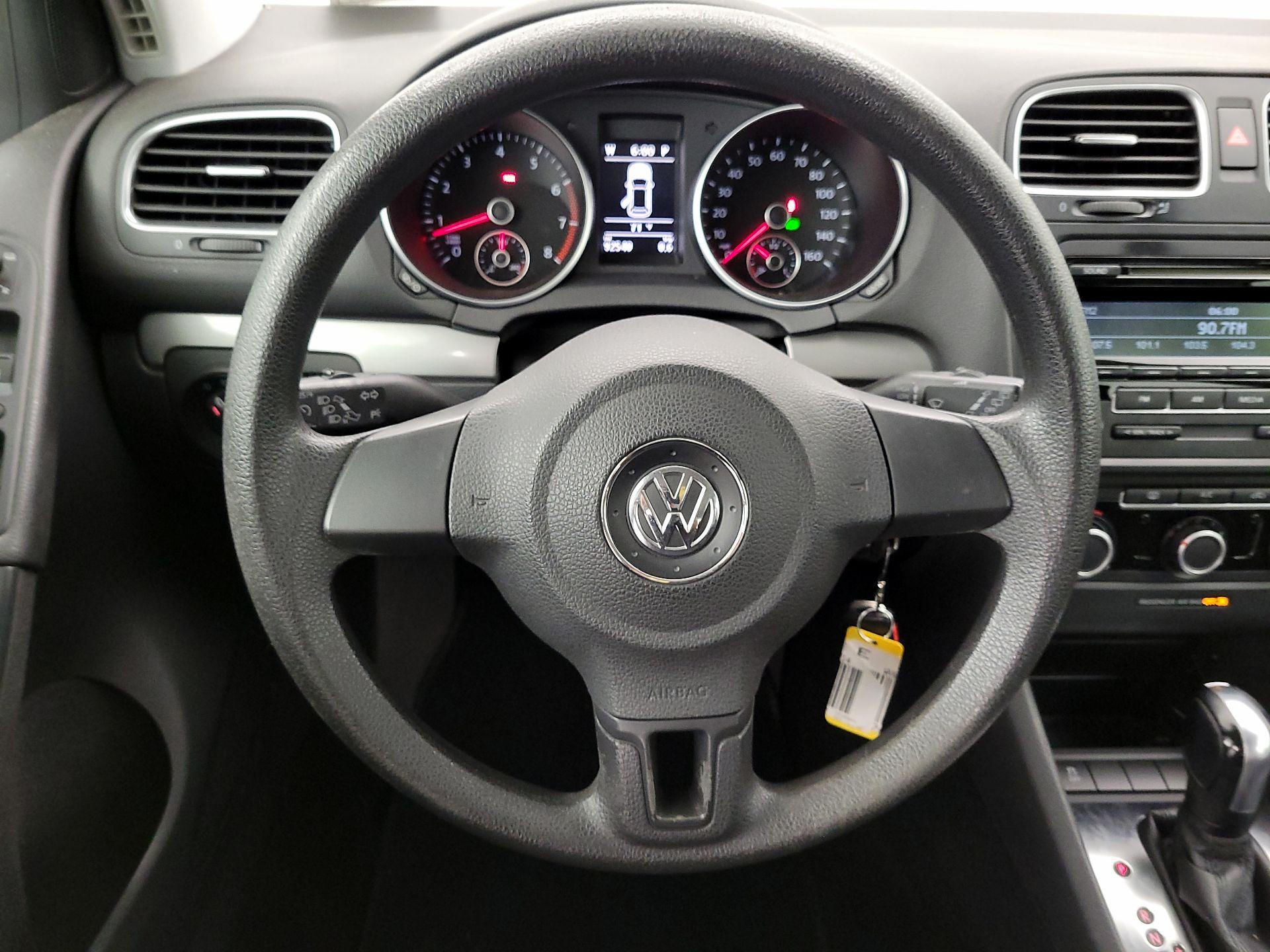 Thumbnail: 2014 Volkswagen Golf - 10