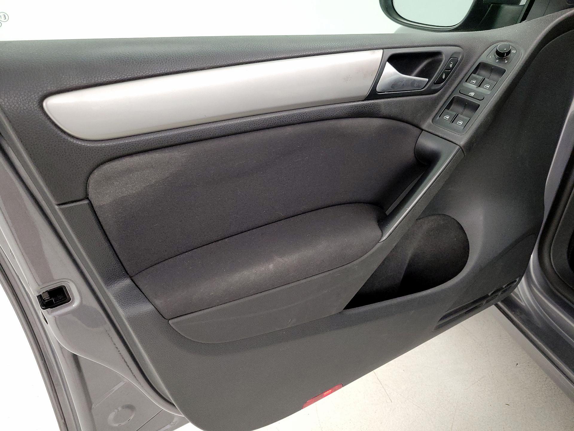 Thumbnail: 2014 Volkswagen Golf - 12