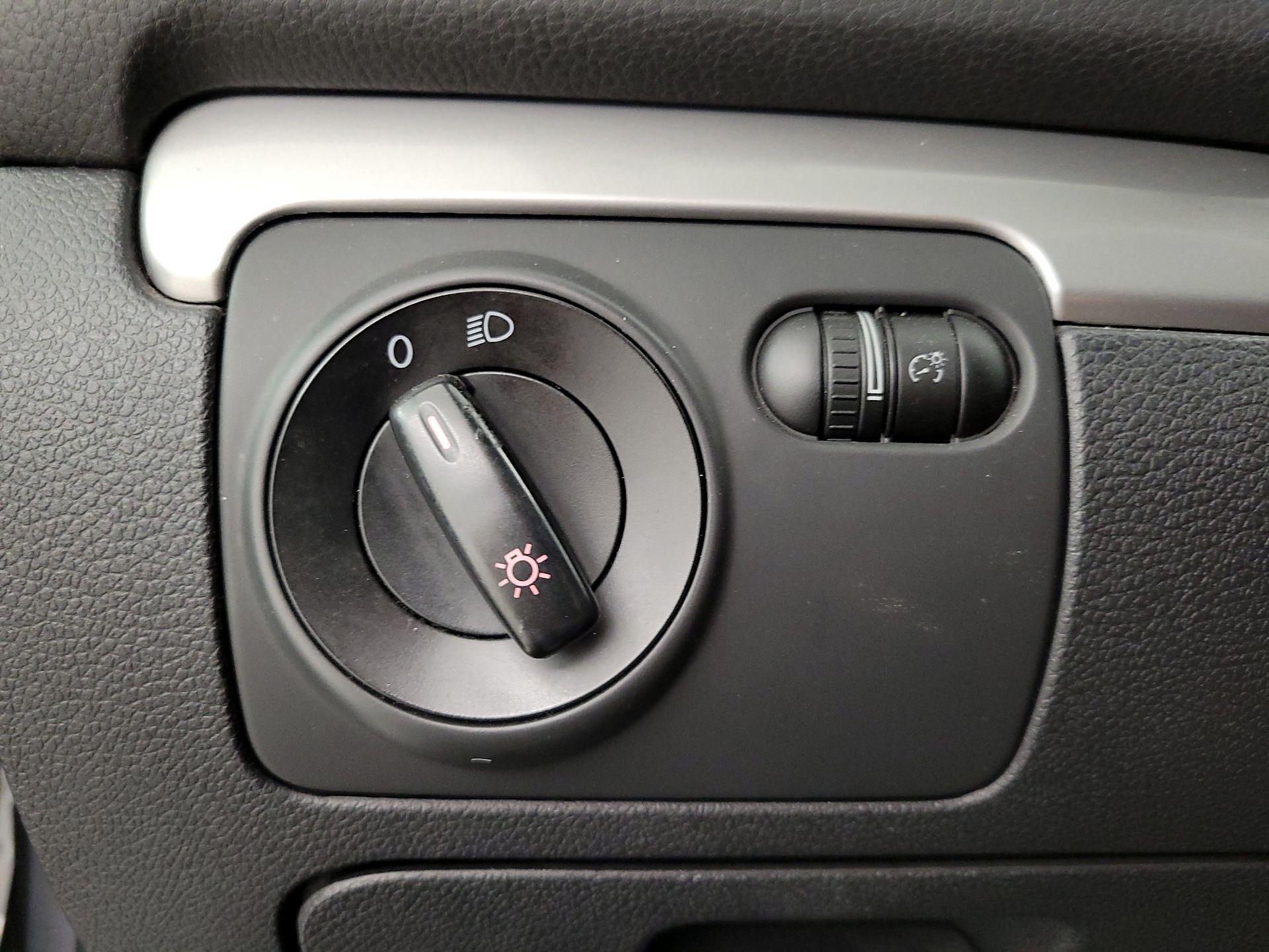 Thumbnail: 2014 Volkswagen Golf - 13