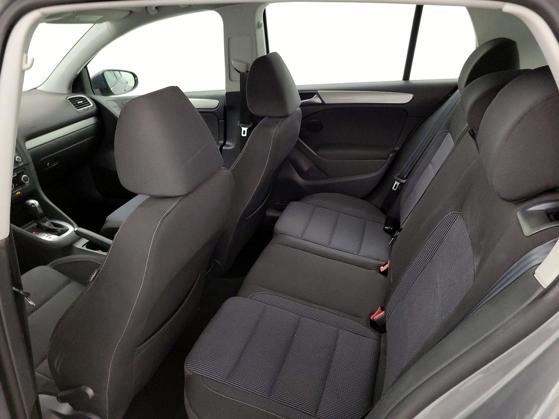 Thumbnail: 2014 Volkswagen Golf - 17