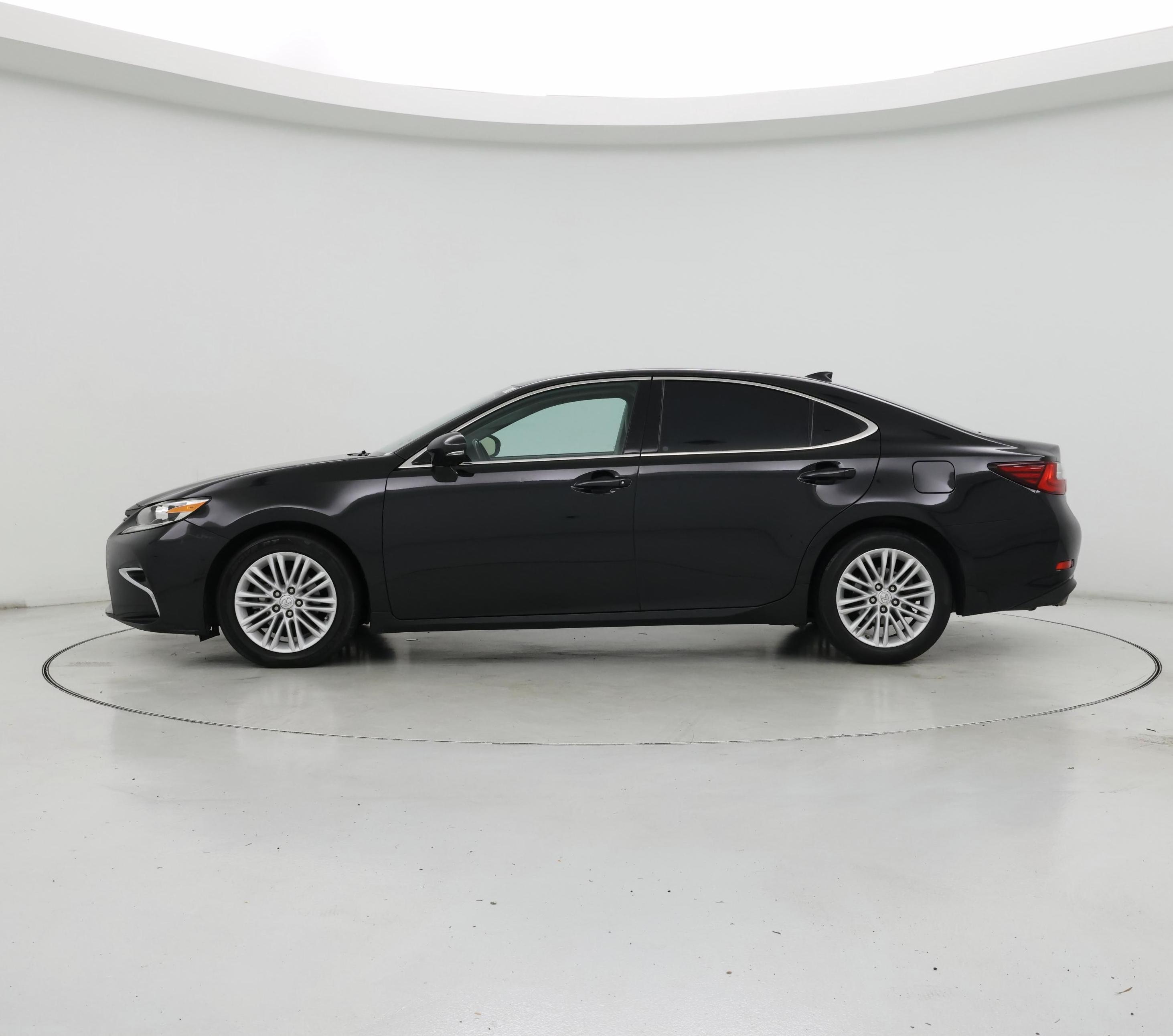 Thumbnail: 2017 Lexus ES - 3