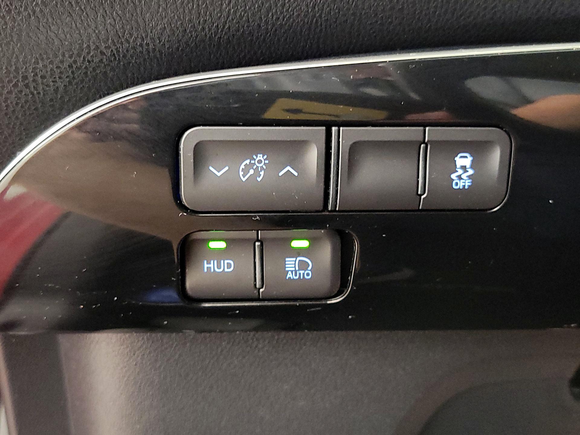 Thumbnail: 2017 Toyota Prius - 13