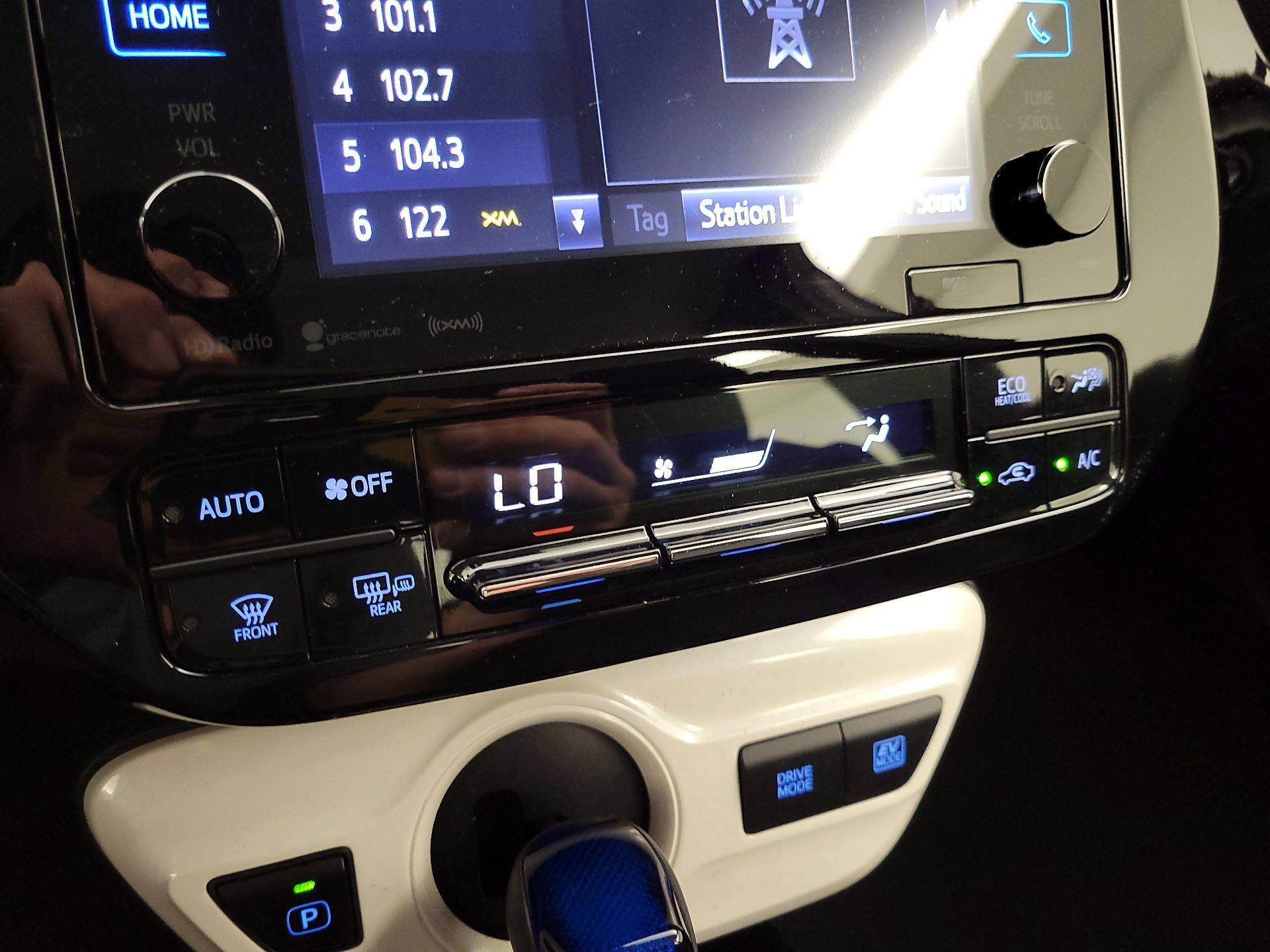Thumbnail: 2017 Toyota Prius - 17