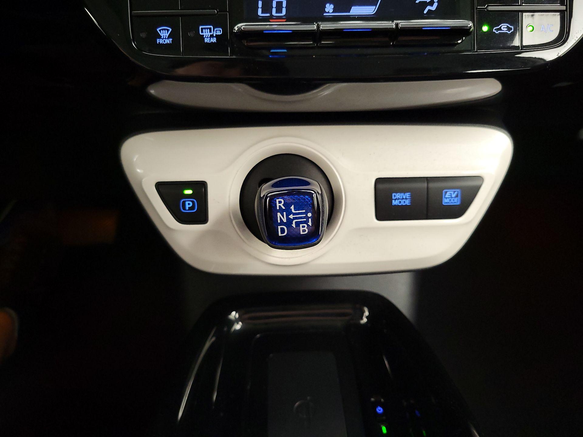 Thumbnail: 2017 Toyota Prius - 18