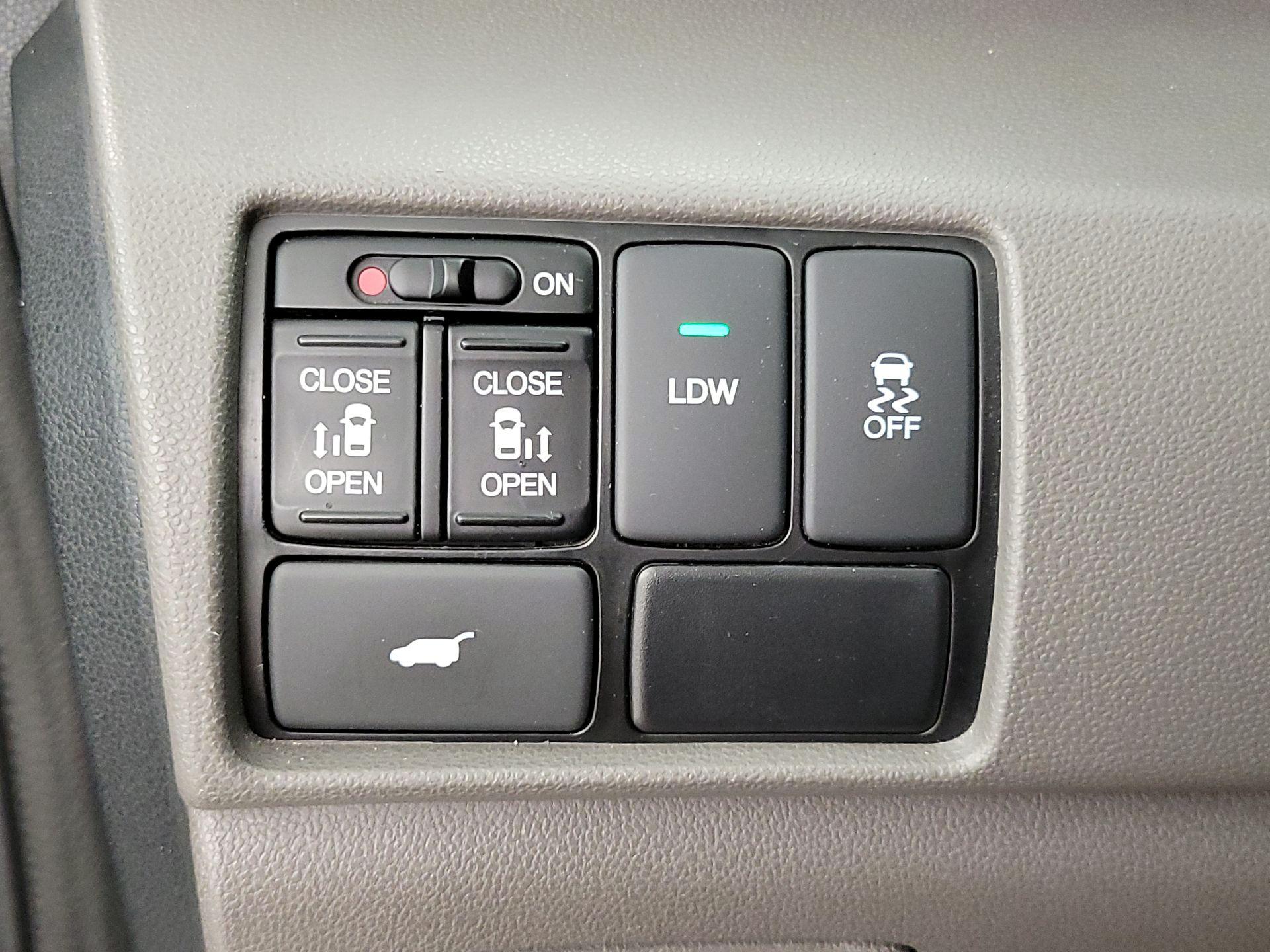 Thumbnail: 2016 Honda Odyssey - 13