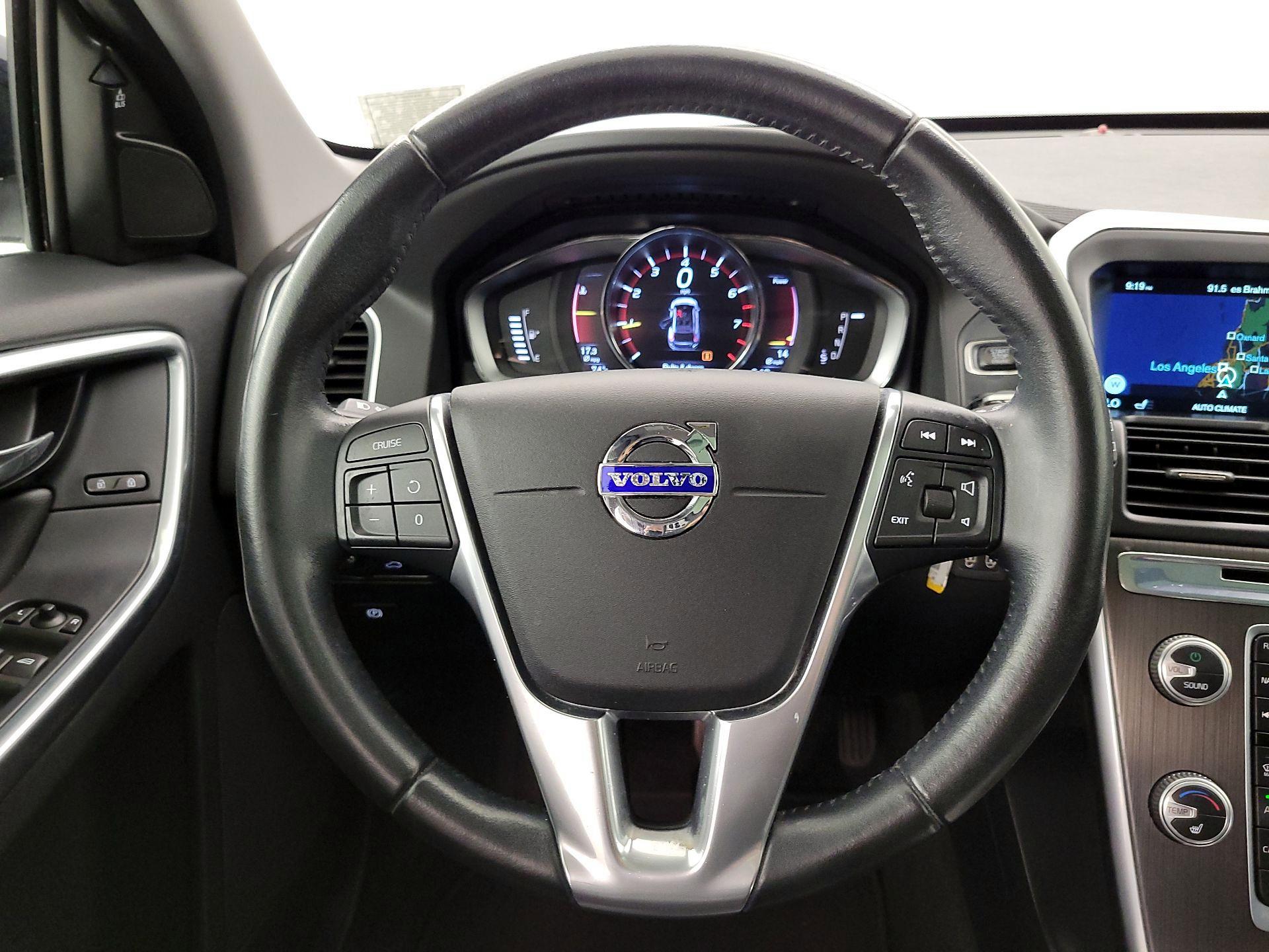 Thumbnail: 2016 Volvo XC60 - 10