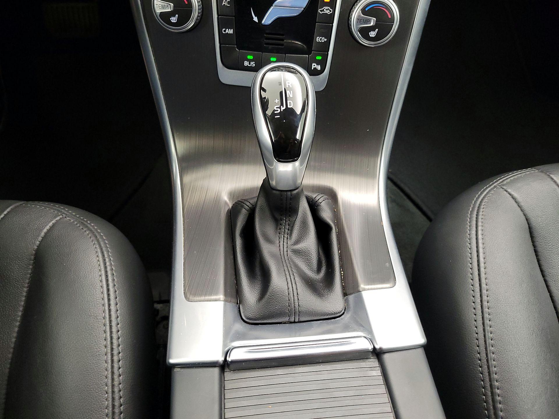 Thumbnail: 2016 Volvo XC60 - 18