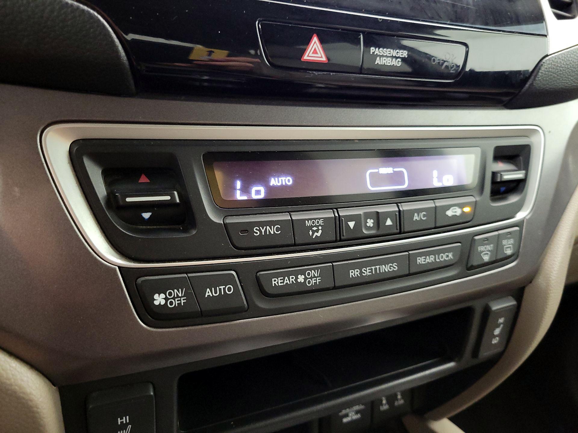 Thumbnail: 2016 Honda Pilot - 16