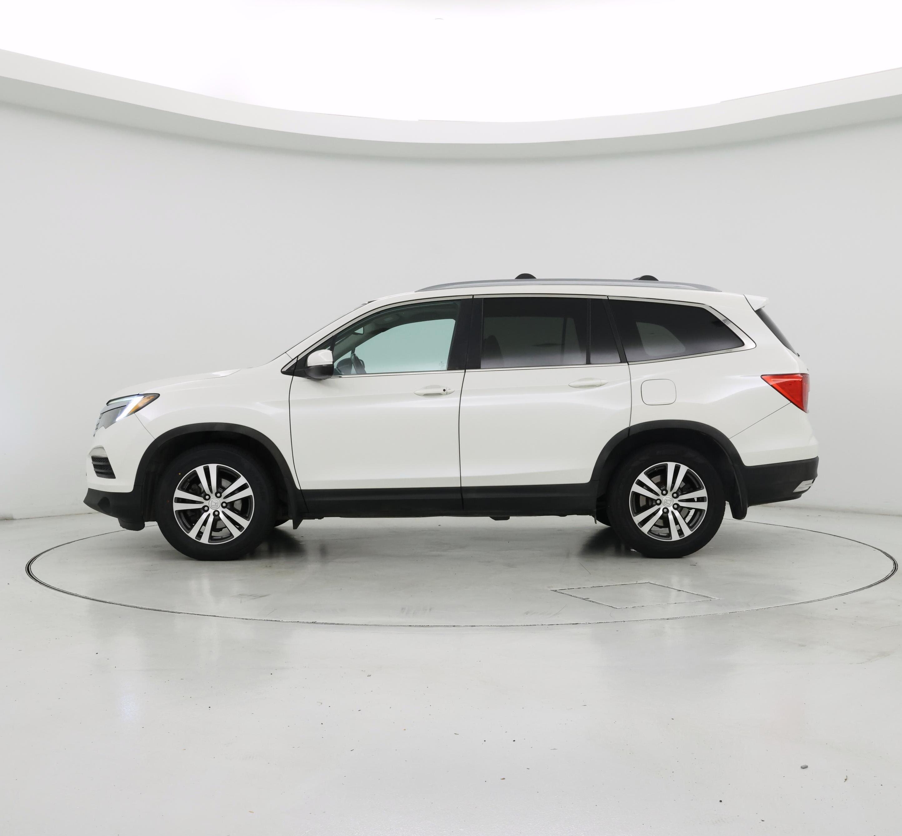 Thumbnail: 2016 Honda Pilot - 3
