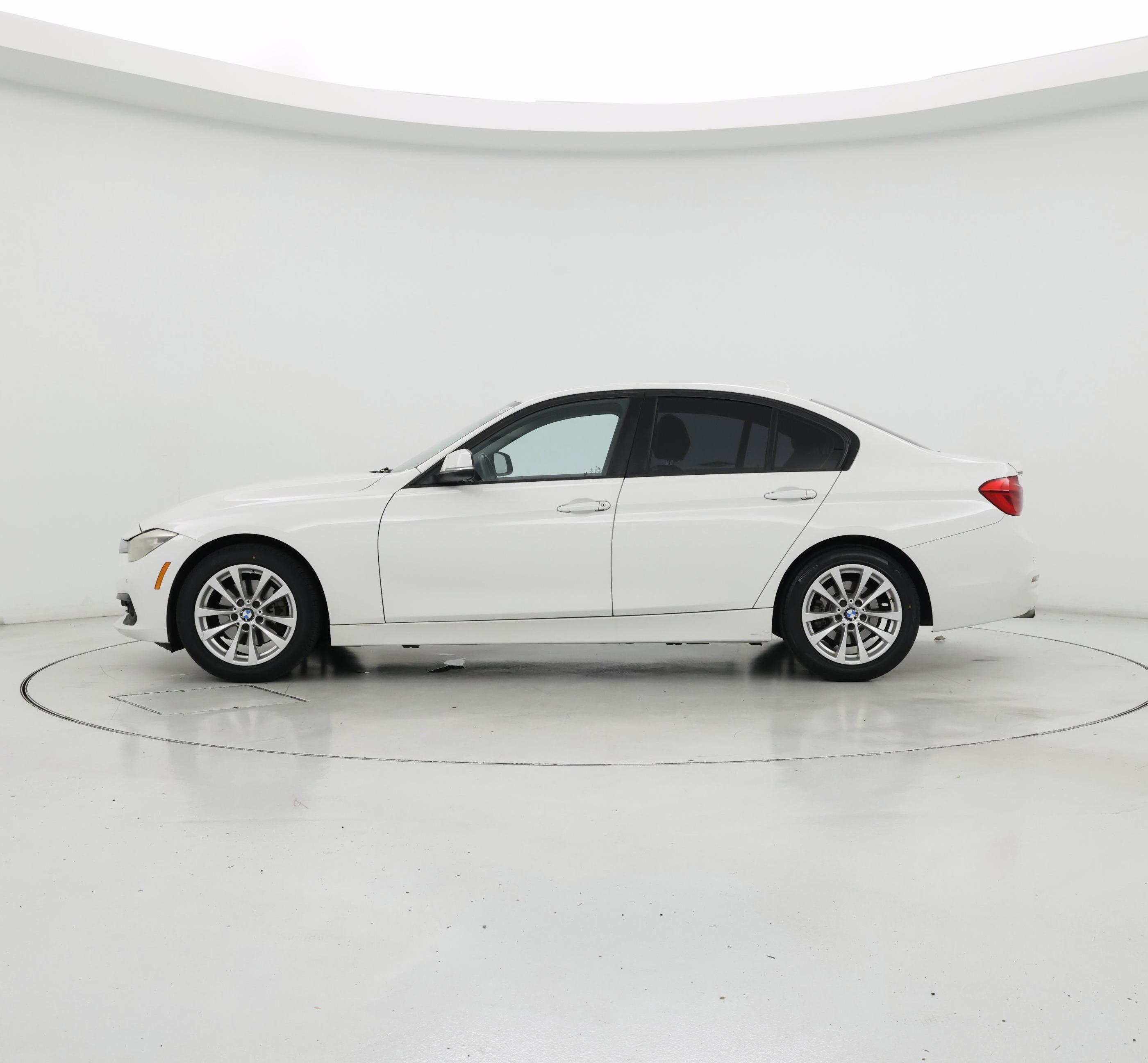 Thumbnail: 2017 BMW 3 Series - 3