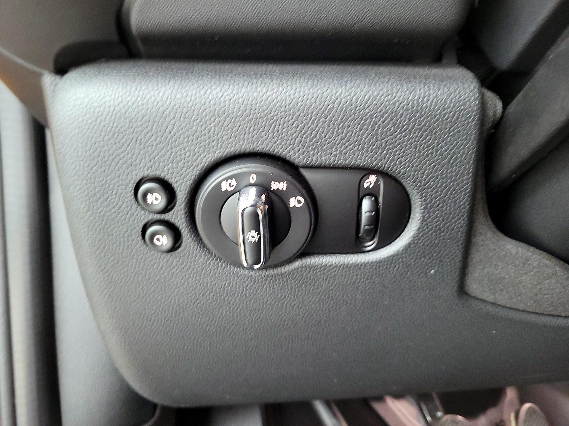 Thumbnail: 2014 MINI Cooper Hardtop - 13