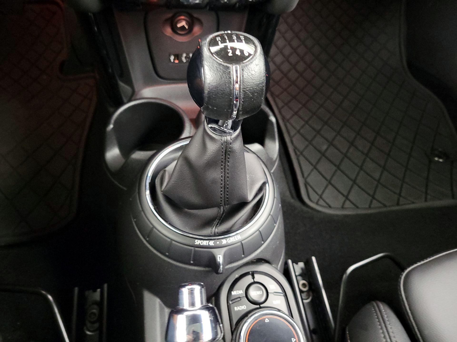 Thumbnail: 2014 MINI Cooper Hardtop - 18