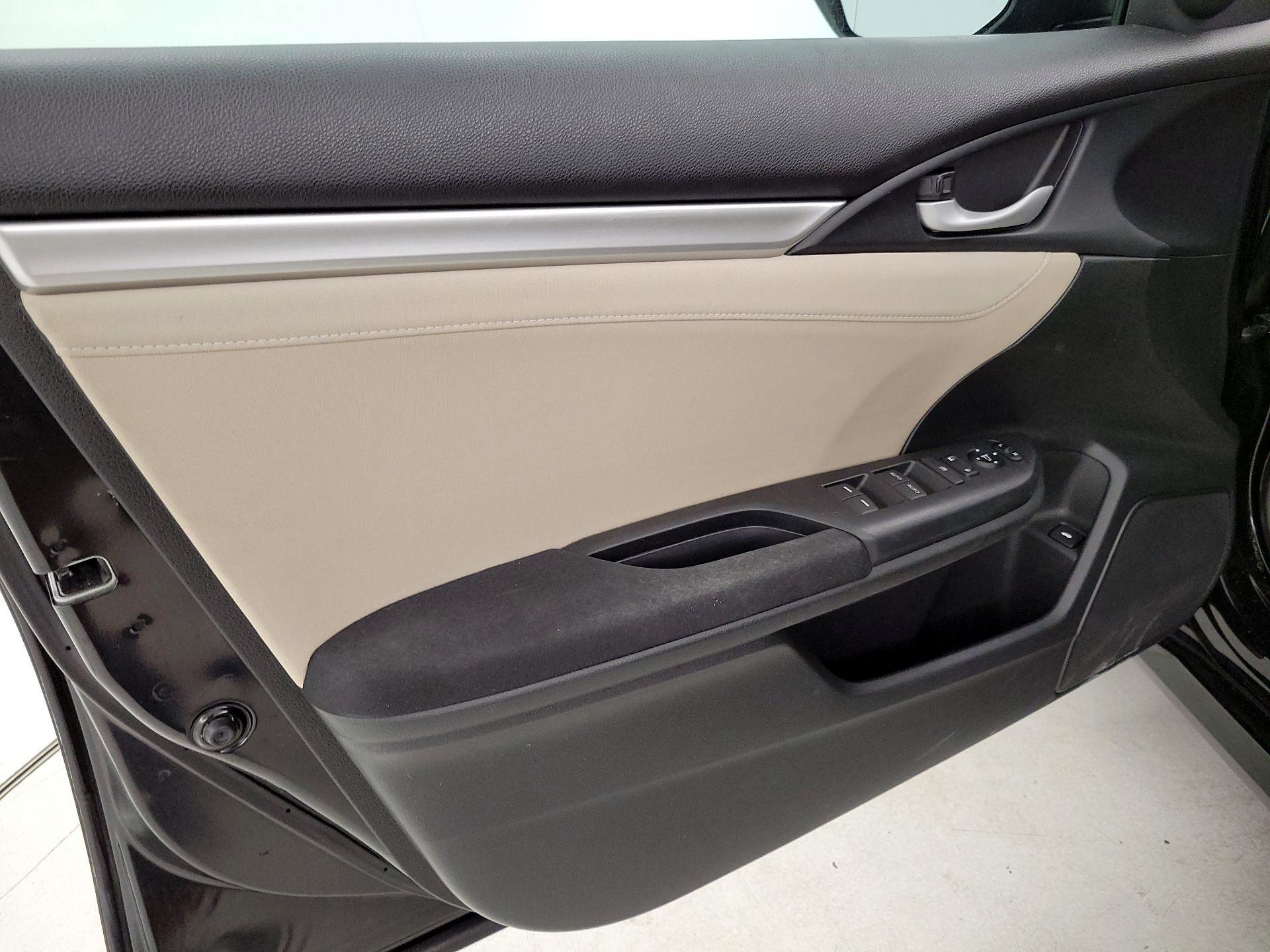 Thumbnail: 2016 Honda Civic - 12