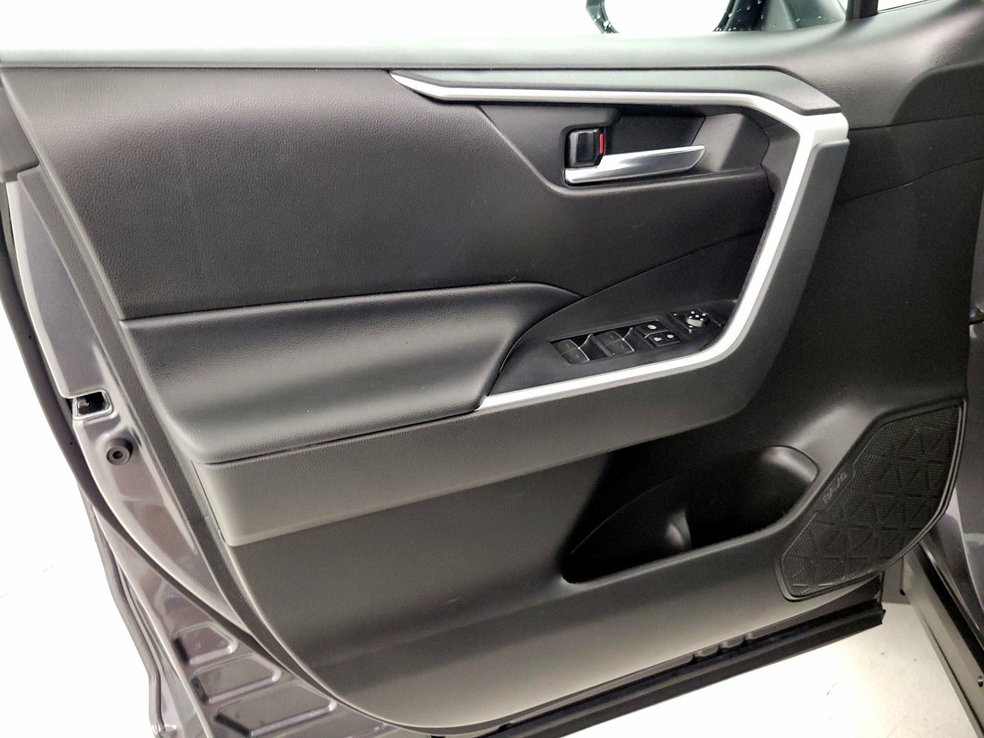 Thumbnail: 2022 Toyota RAV4 - 12