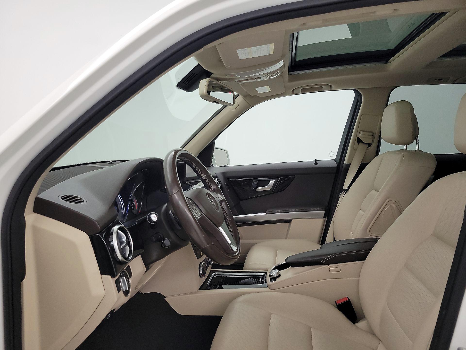 Thumbnail: 2015 Mercedes-Benz GLK - 20